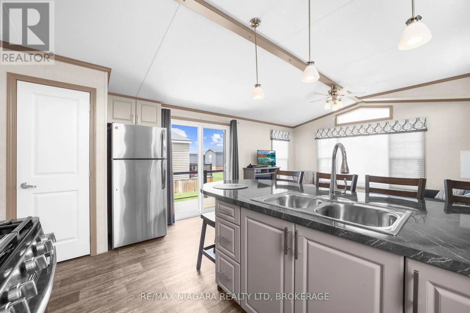 210 - 1501 LINE 8 ROAD, #210