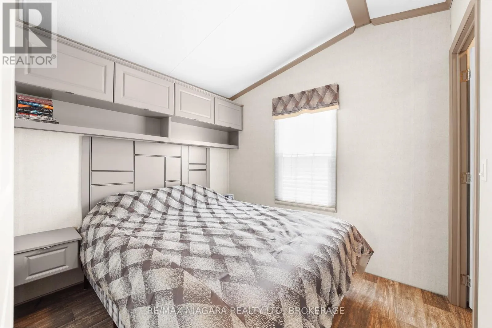 210 - 1501 LINE 8 ROAD, #210
