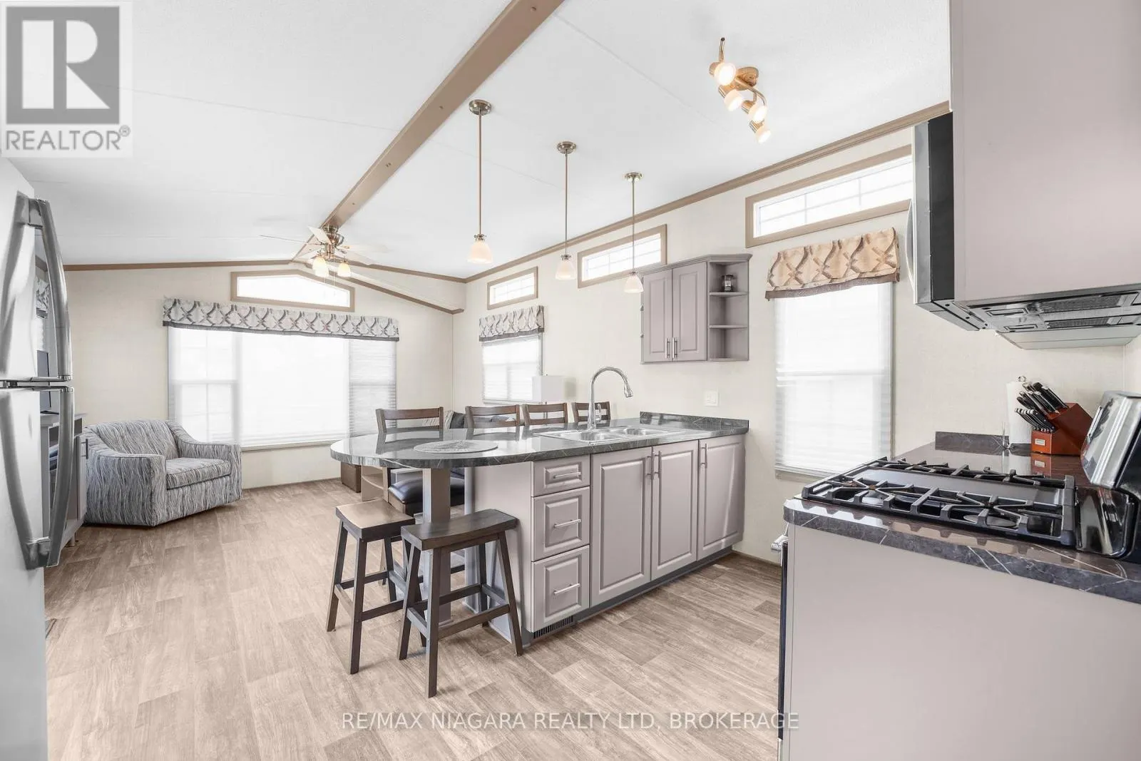 210 - 1501 LINE 8 ROAD, #210