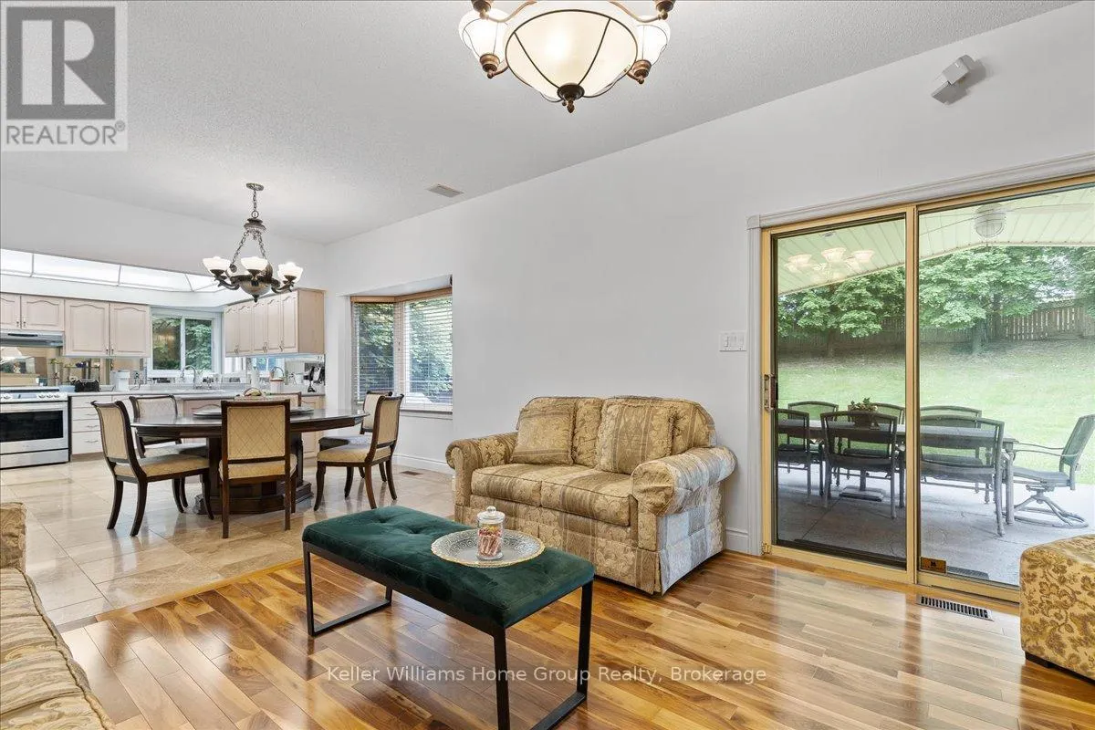 98 HUME DRIVE