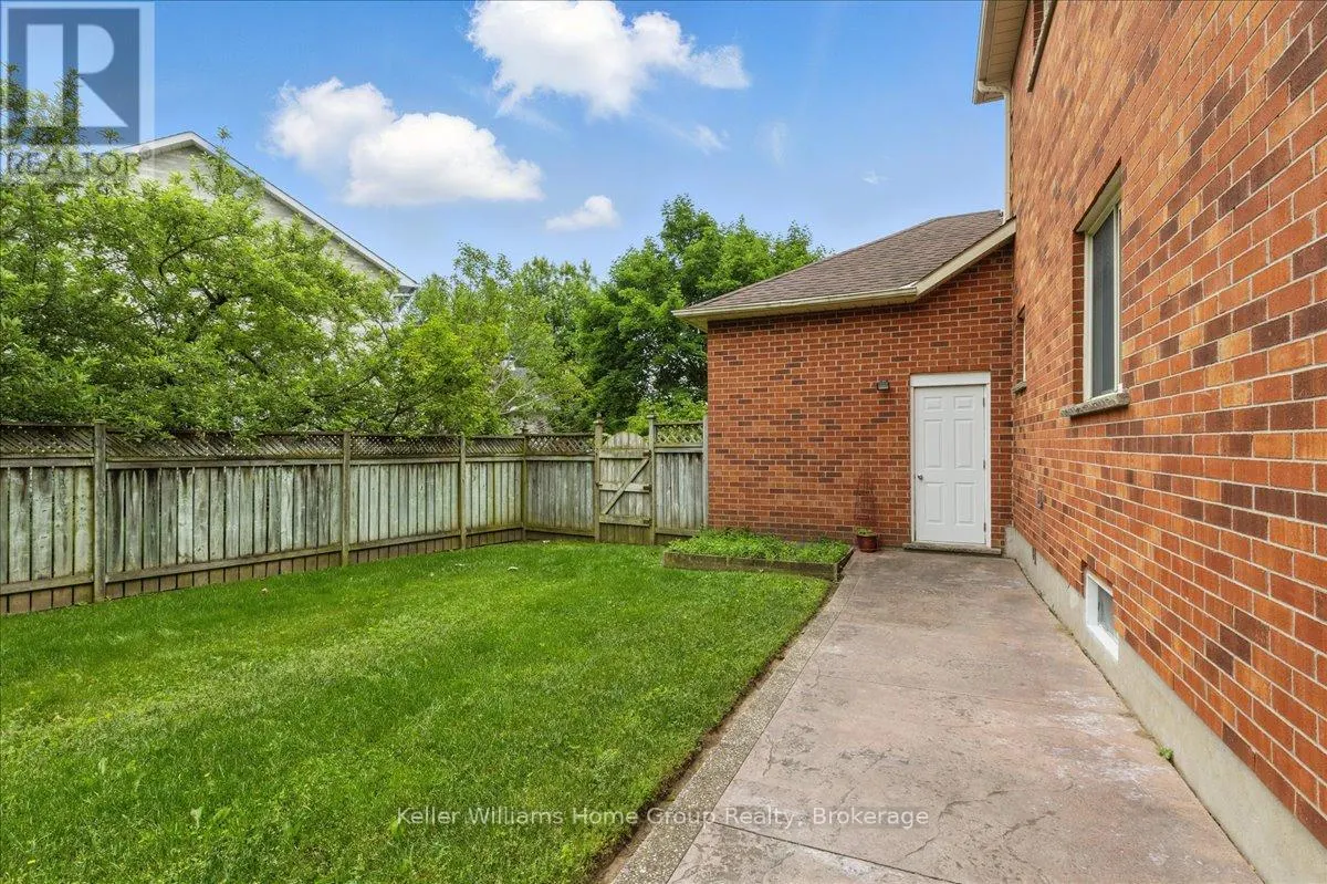 98 HUME DRIVE