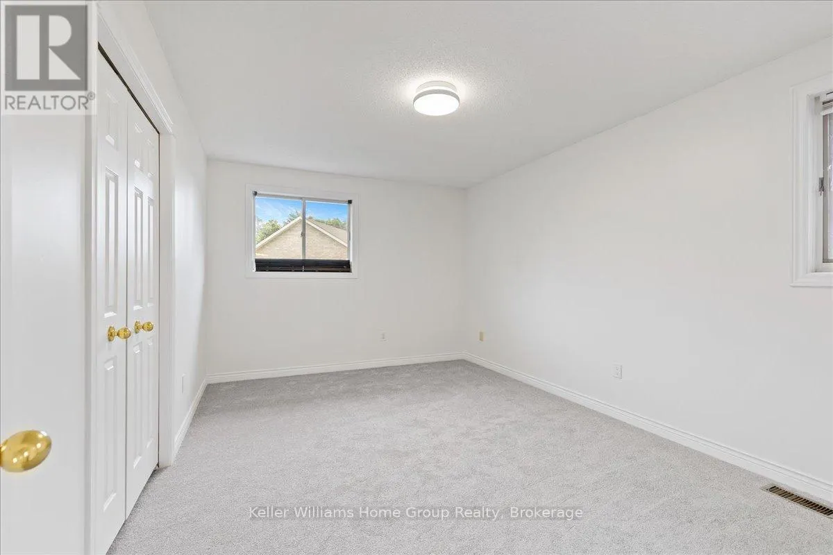 98 HUME DRIVE