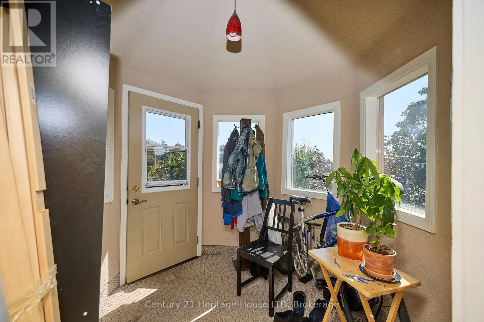 8 MONTEBELLO PLACE