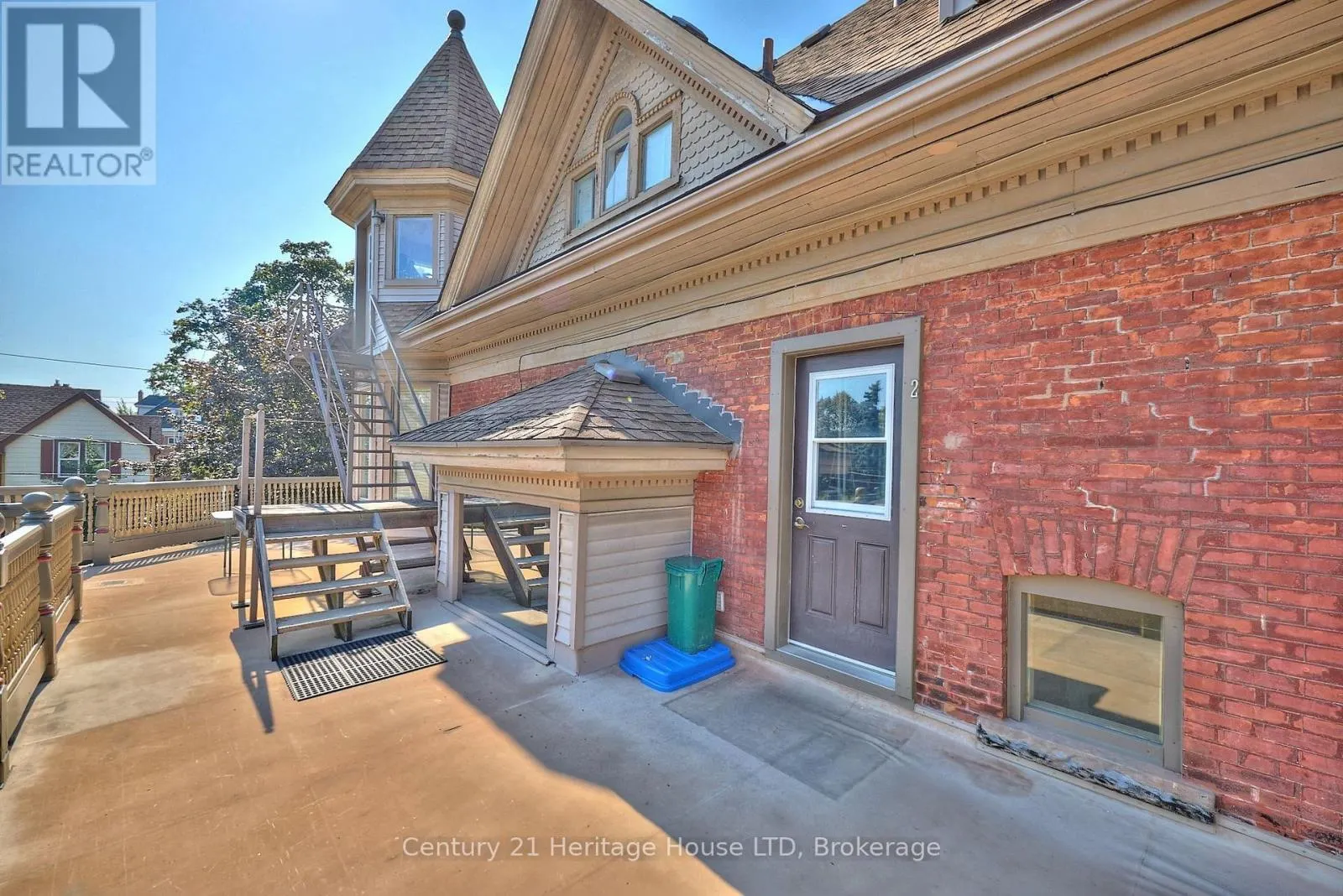8 MONTEBELLO PLACE