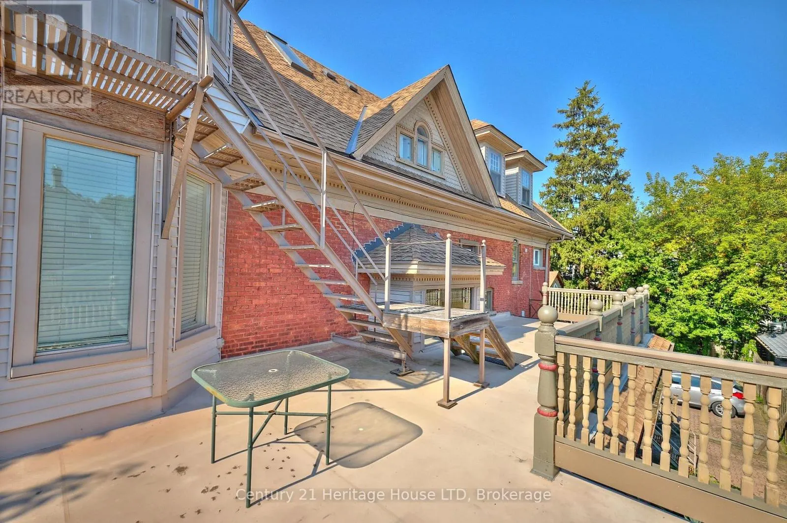 8 MONTEBELLO PLACE
