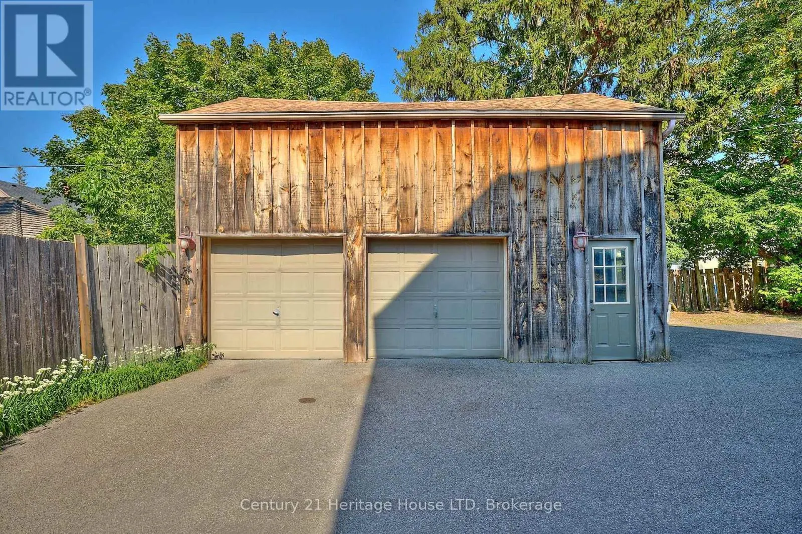 8 MONTEBELLO PLACE