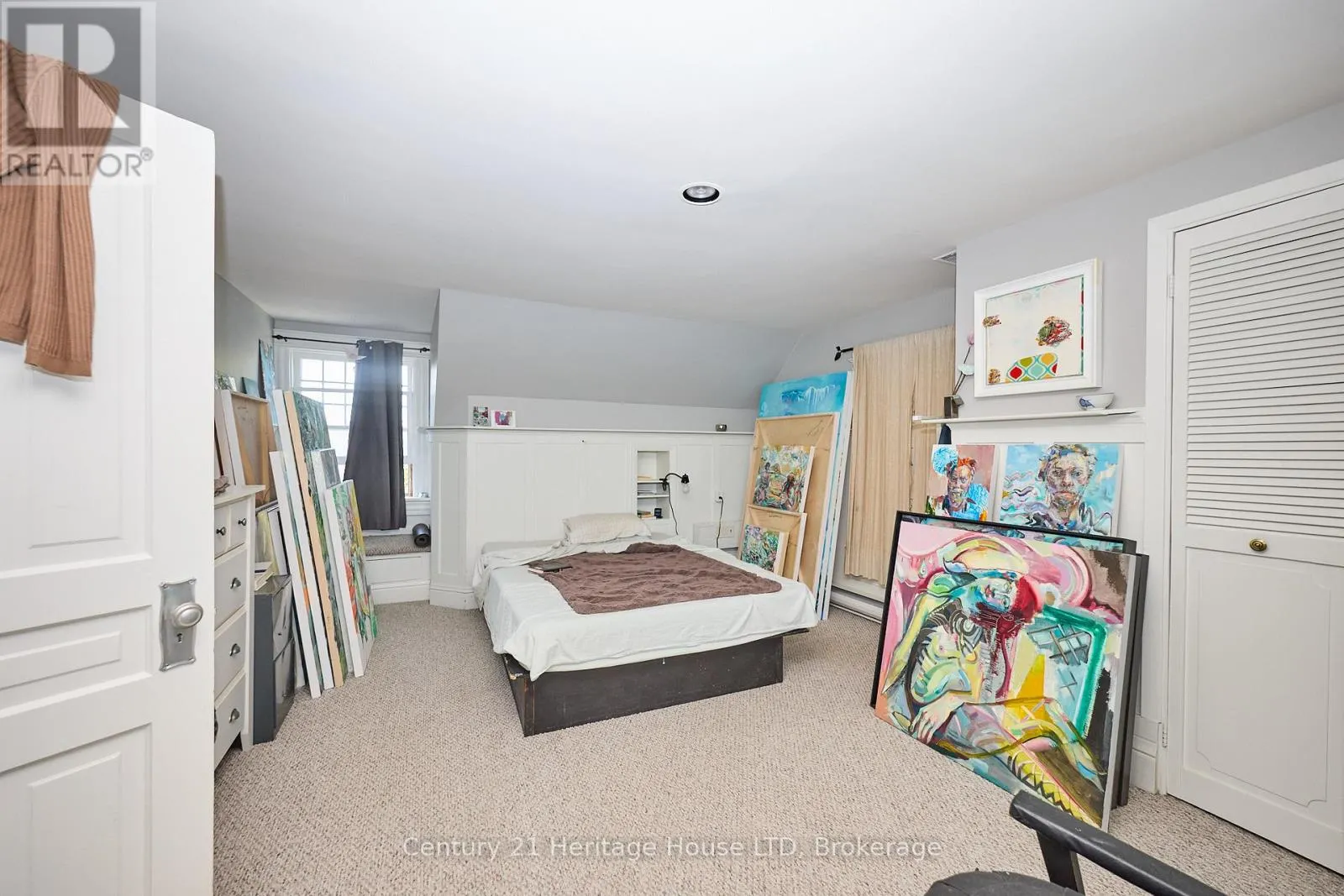 8 MONTEBELLO PLACE