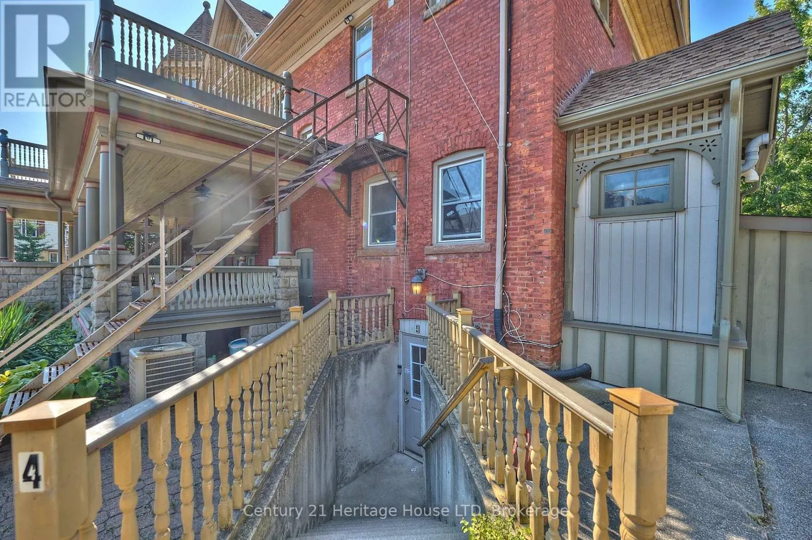 8 MONTEBELLO PLACE