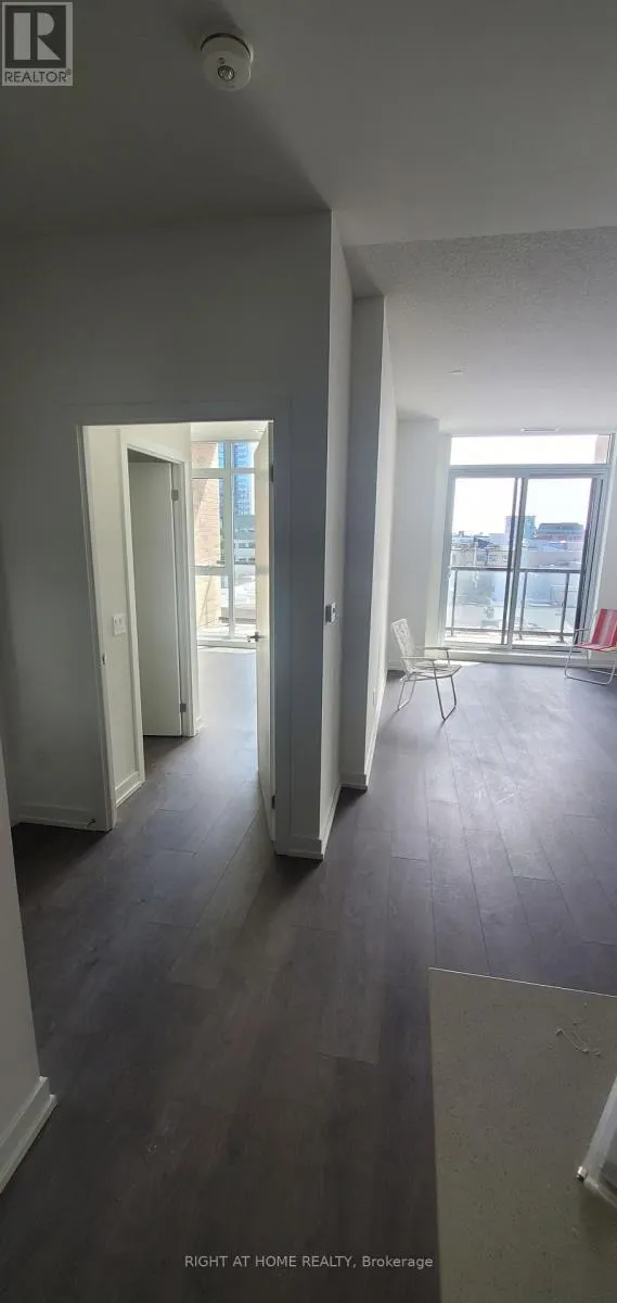 412 - 55 DUKE STREET W