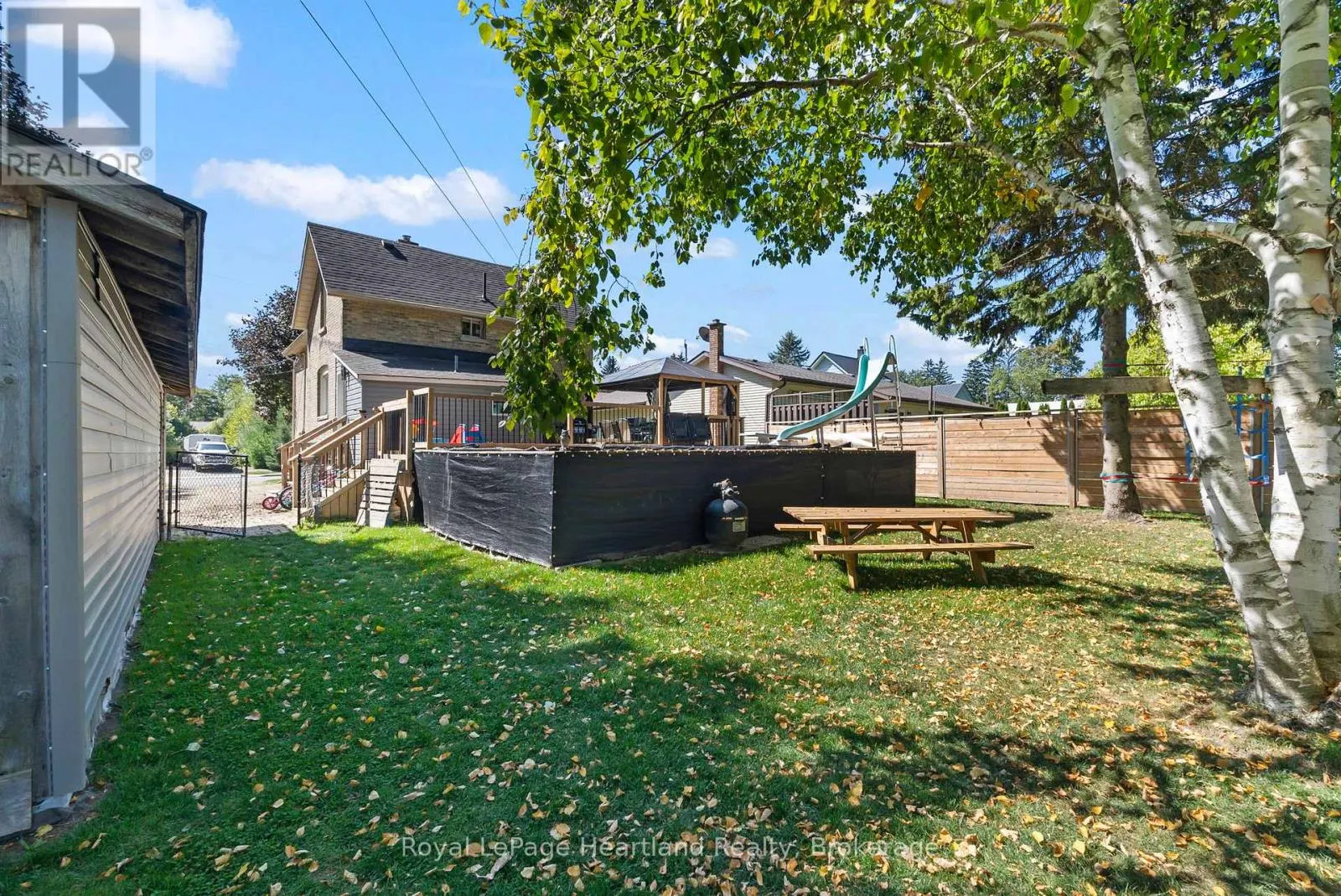 555 RAGLAN STREET