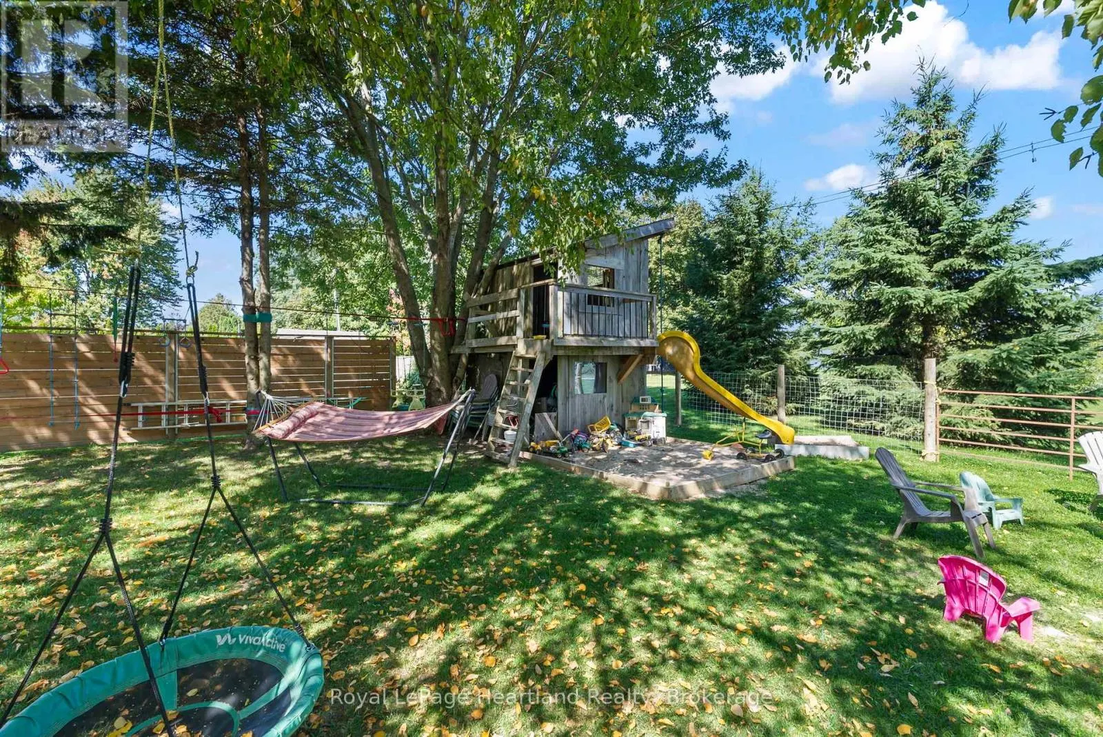 555 RAGLAN STREET
