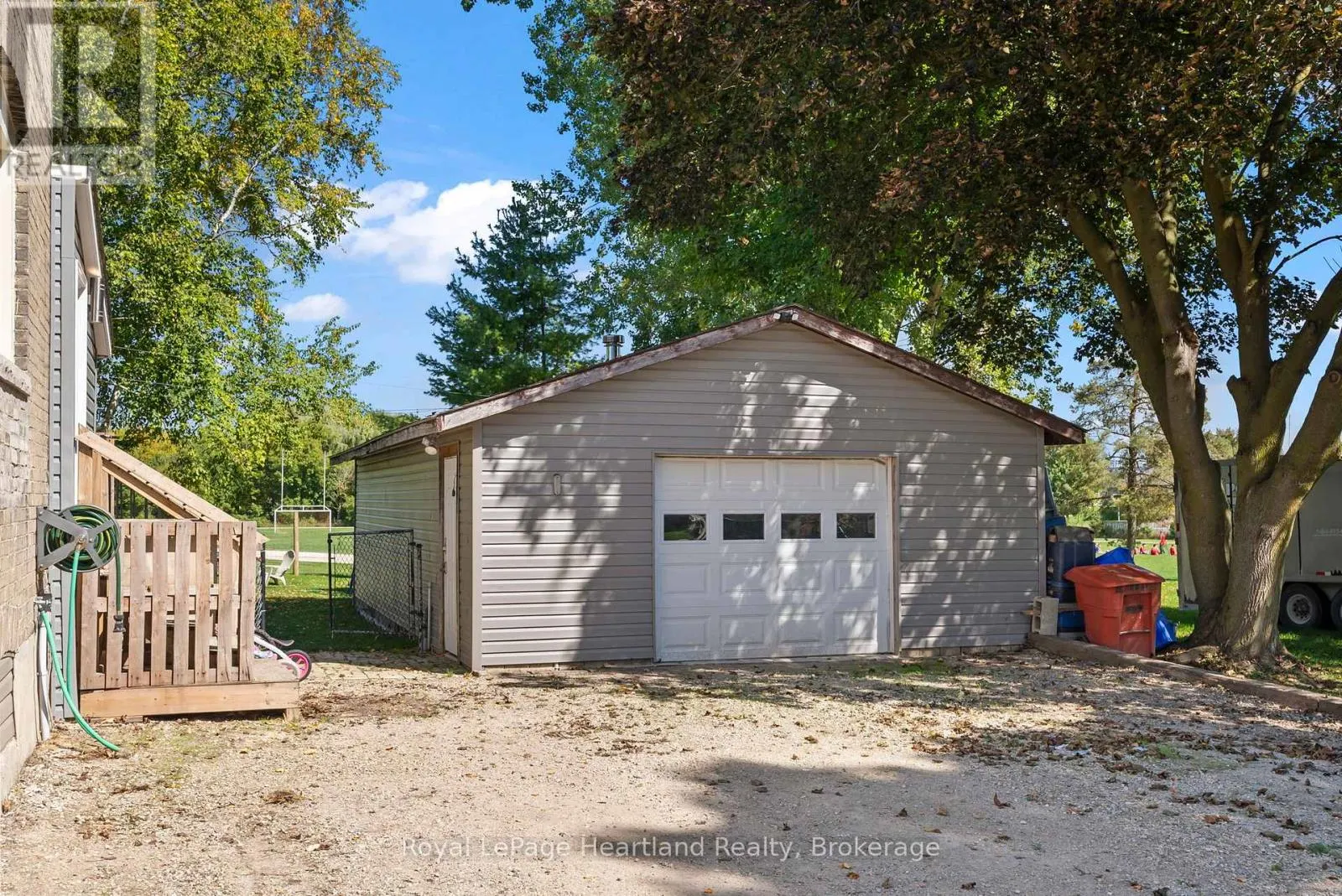 555 RAGLAN STREET