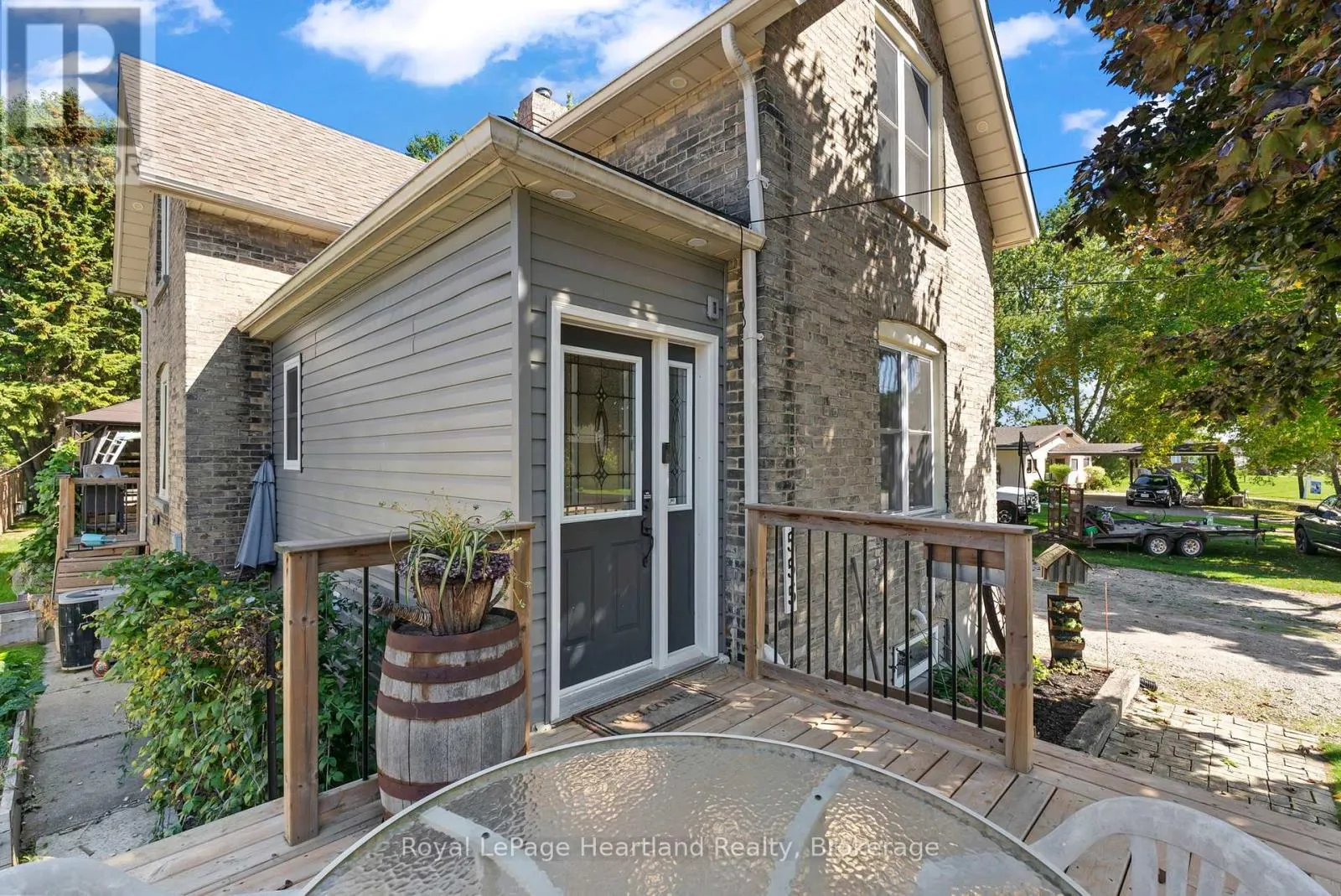 555 RAGLAN STREET
