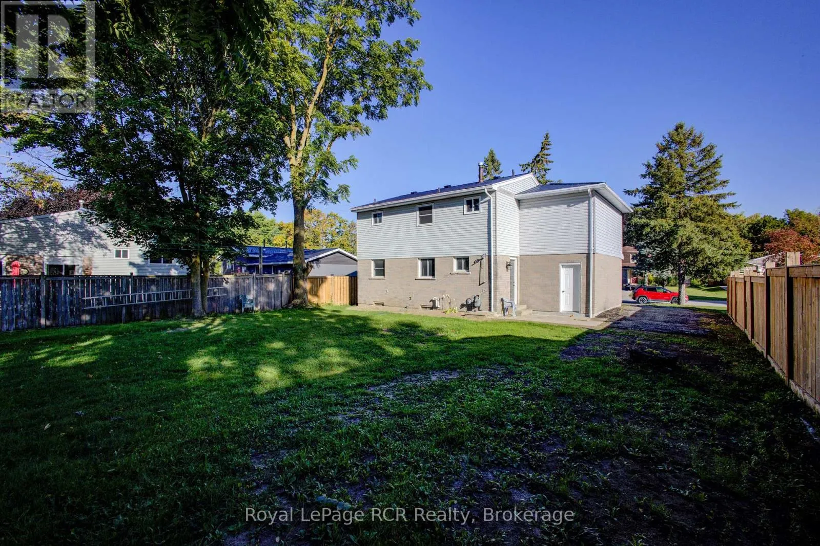 4 BELLEFIELD CRESCENT
