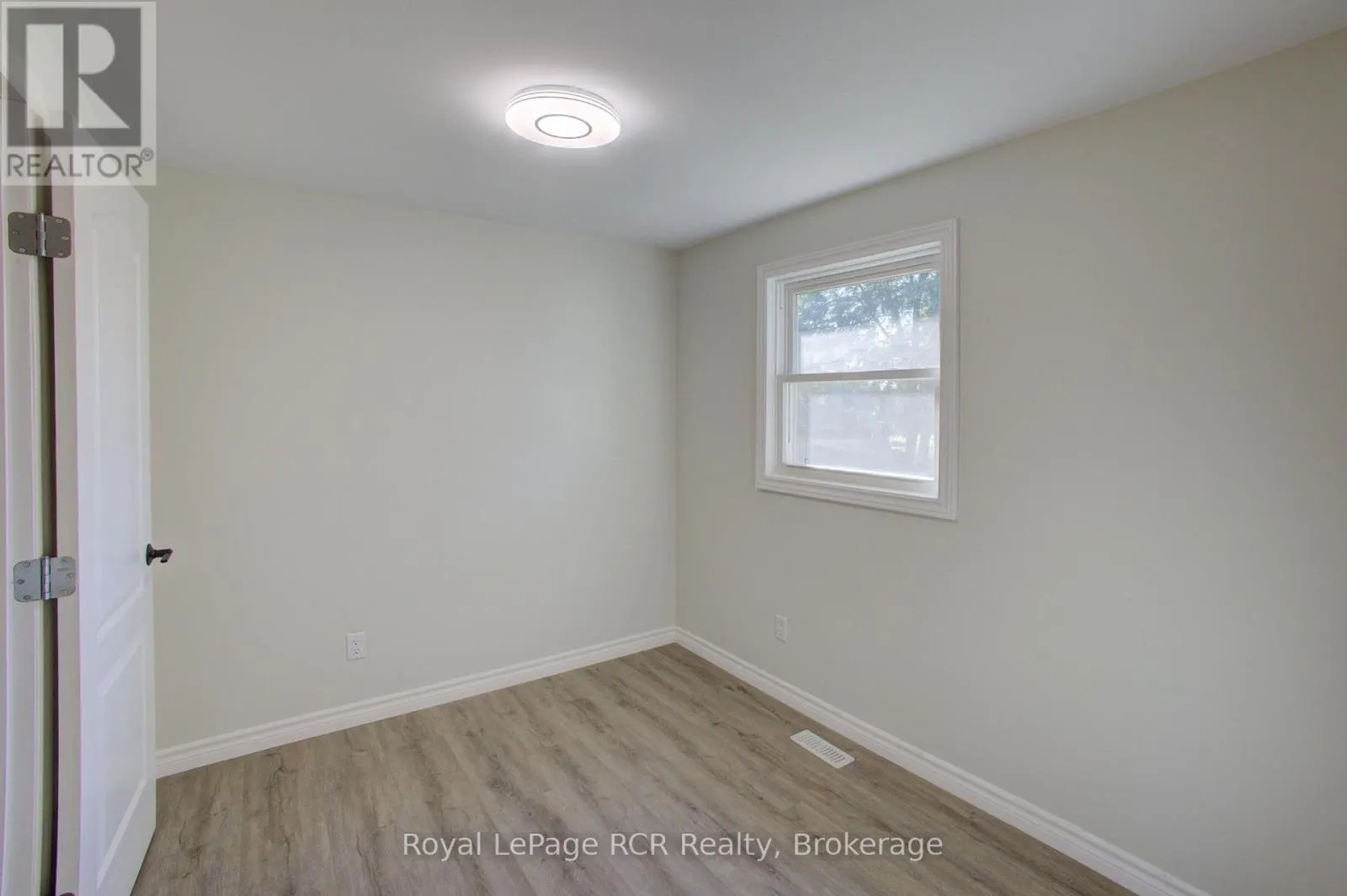 4 BELLEFIELD CRESCENT