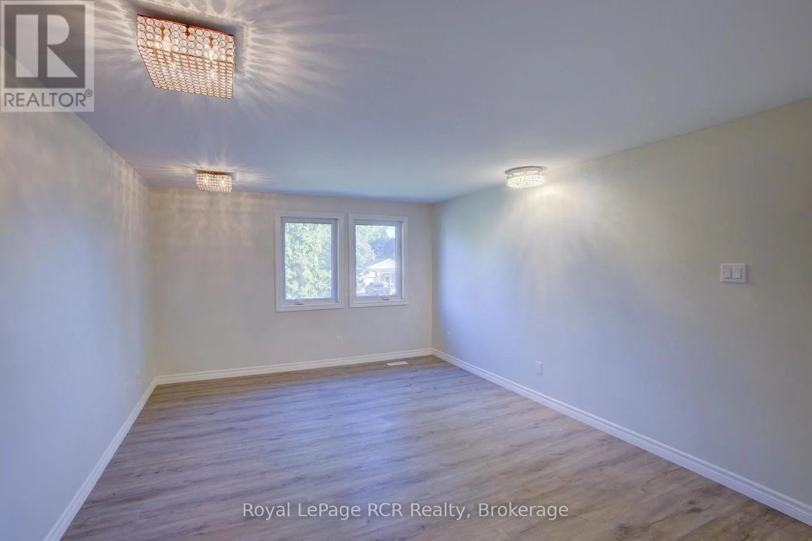 4 BELLEFIELD CRESCENT