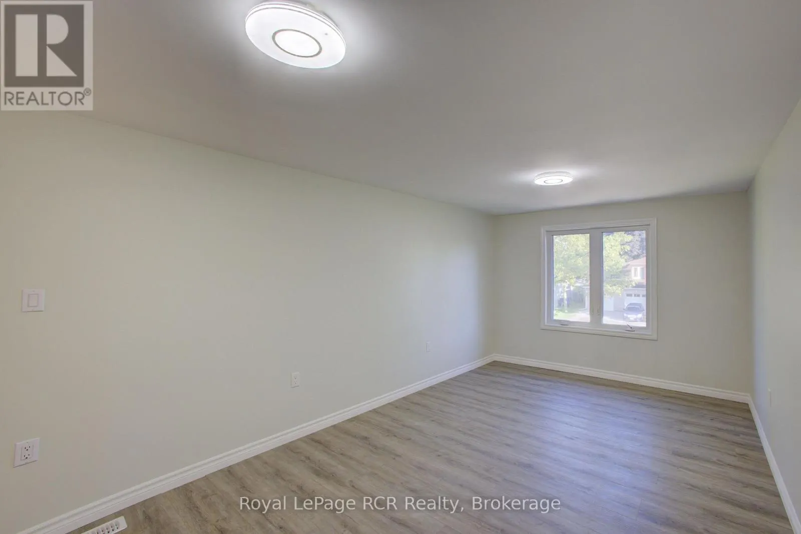 4 BELLEFIELD CRESCENT