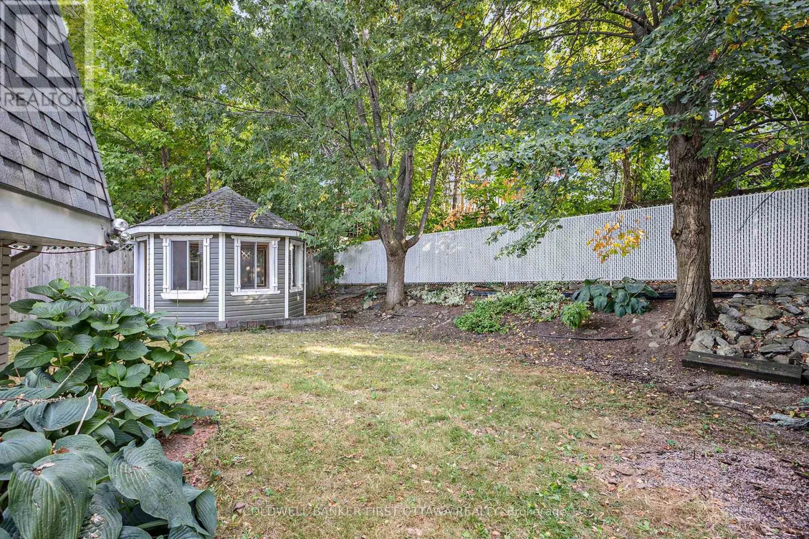 27 ARIEL COURT