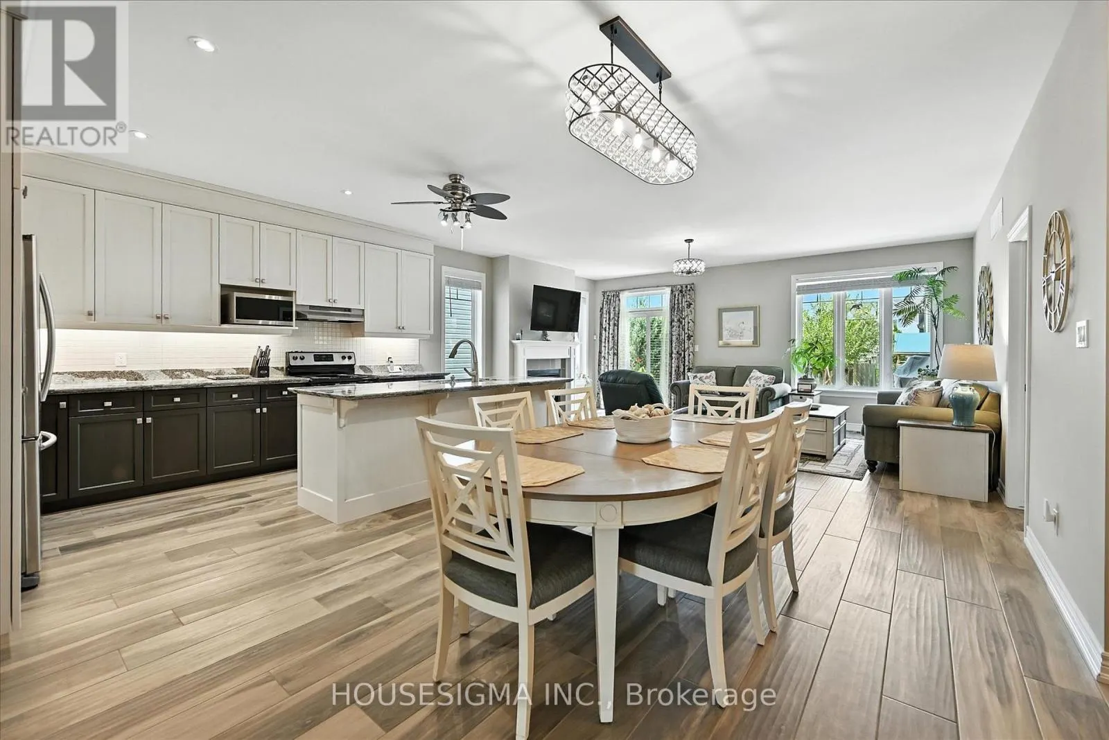 104 ANASTASIA BOULEVARD