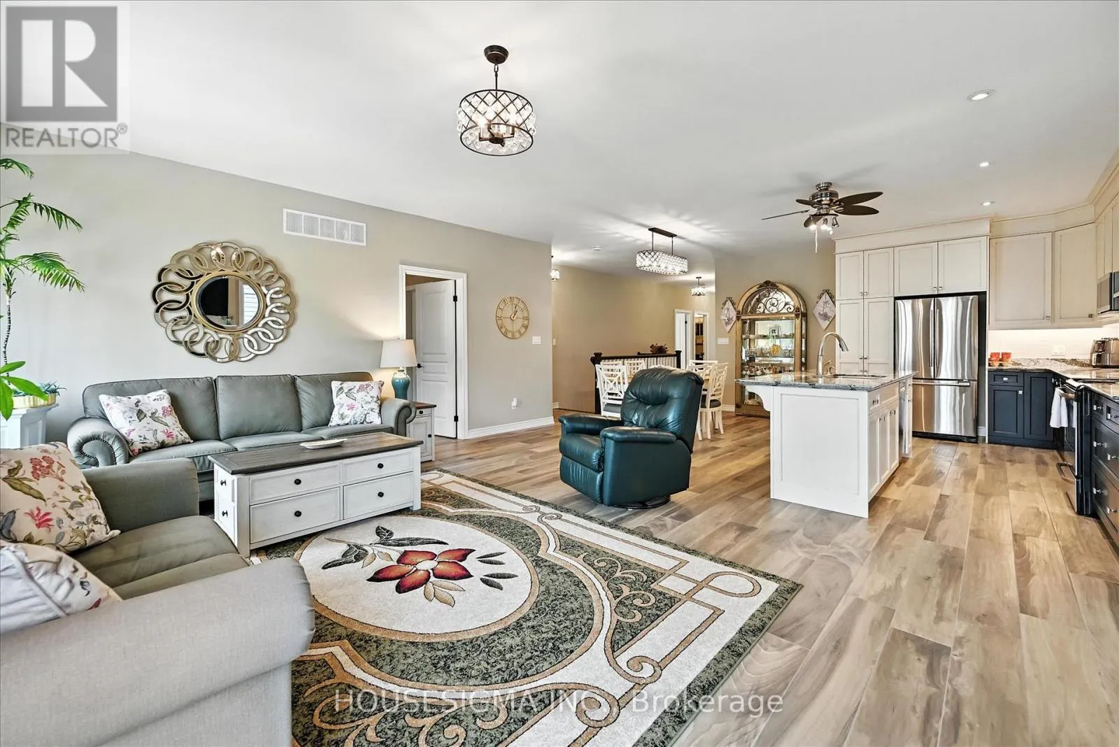 104 ANASTASIA BOULEVARD
