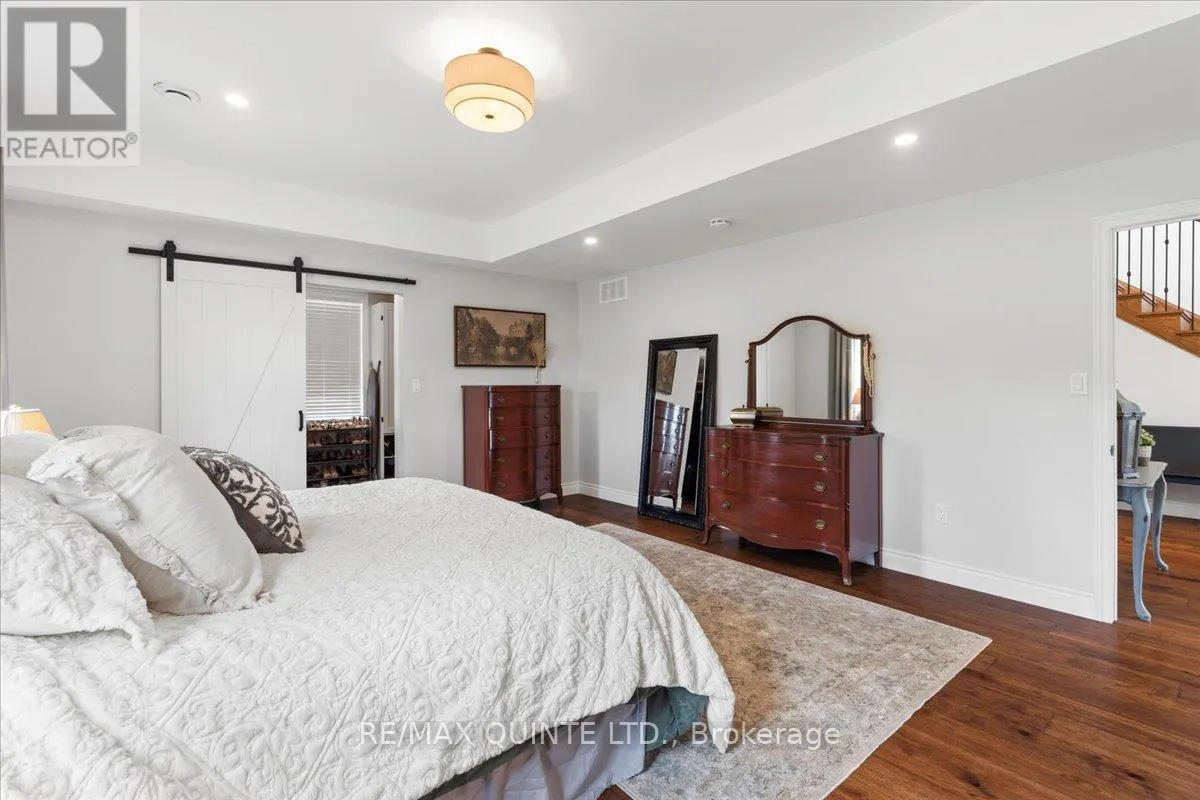 806 NEWBURGH ROAD