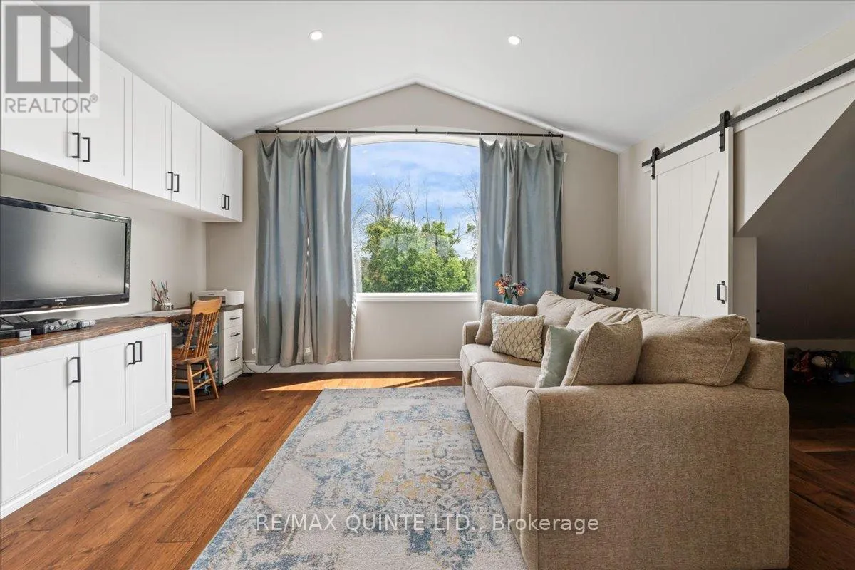 806 NEWBURGH ROAD