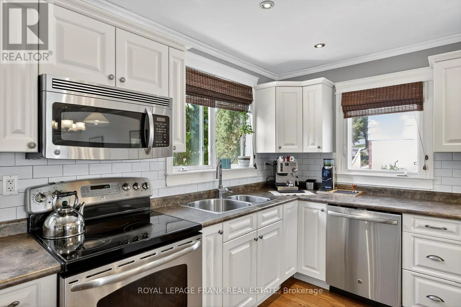 948 GOLFVIEW ROAD