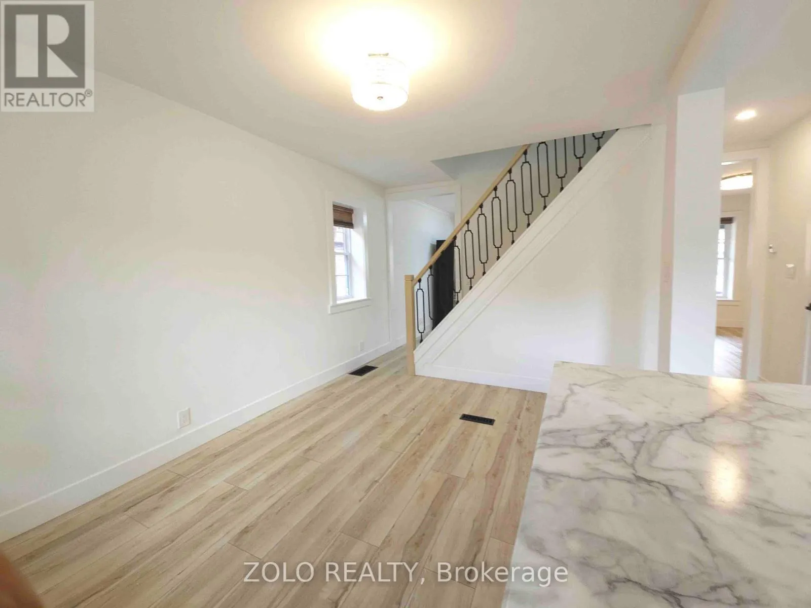 1504 KING STREET E