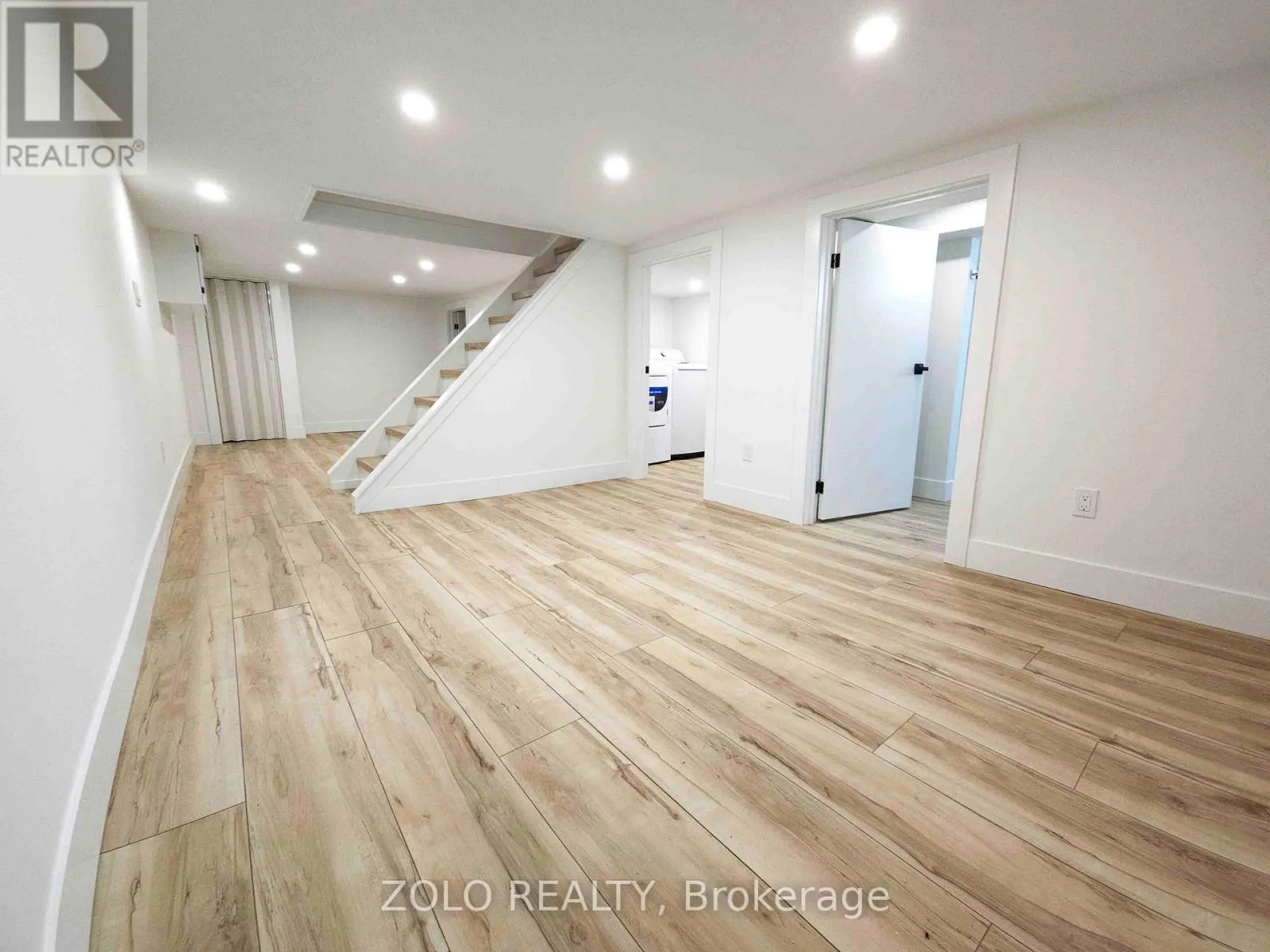 1504 KING STREET E