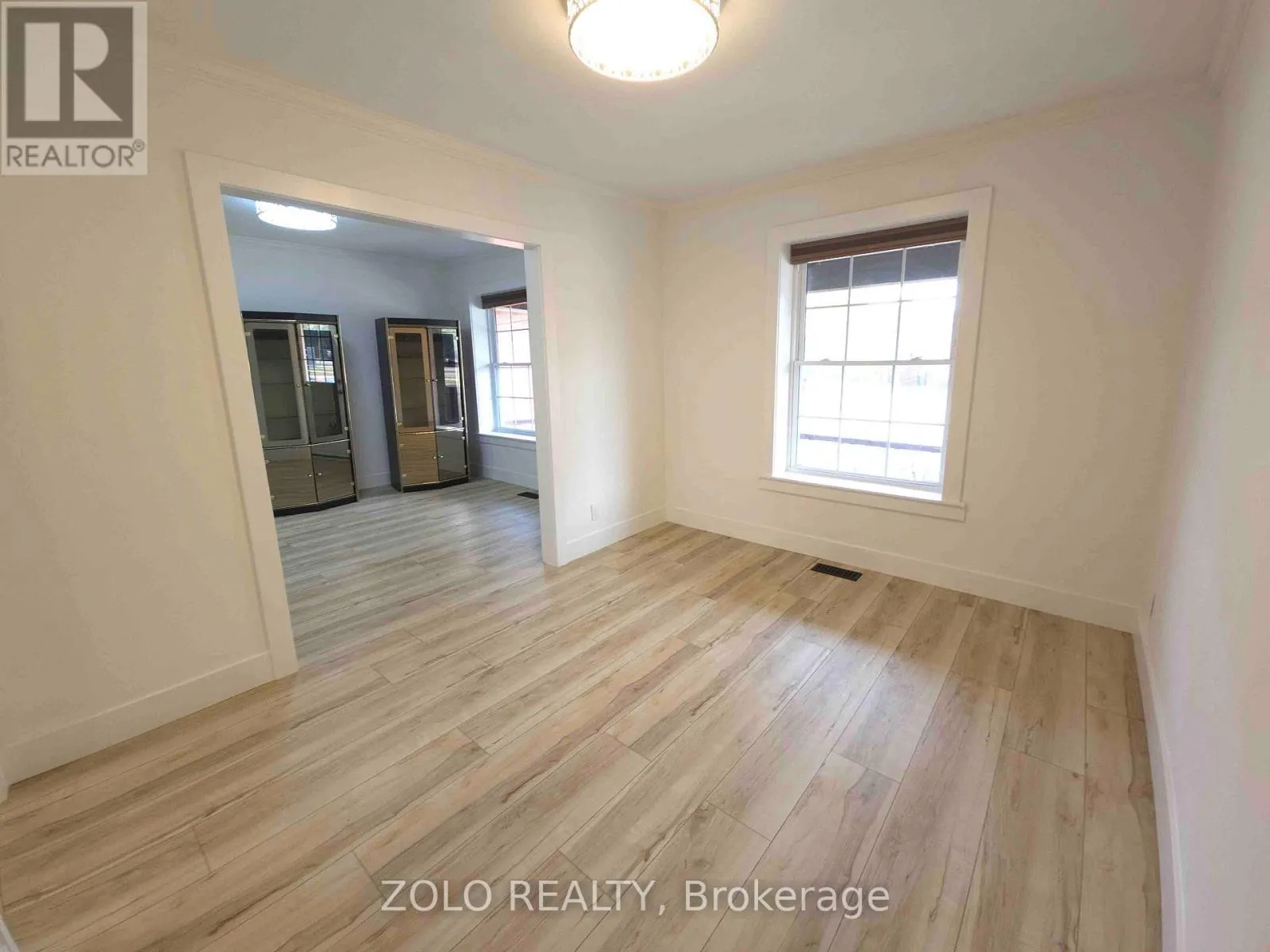 1504 KING STREET E