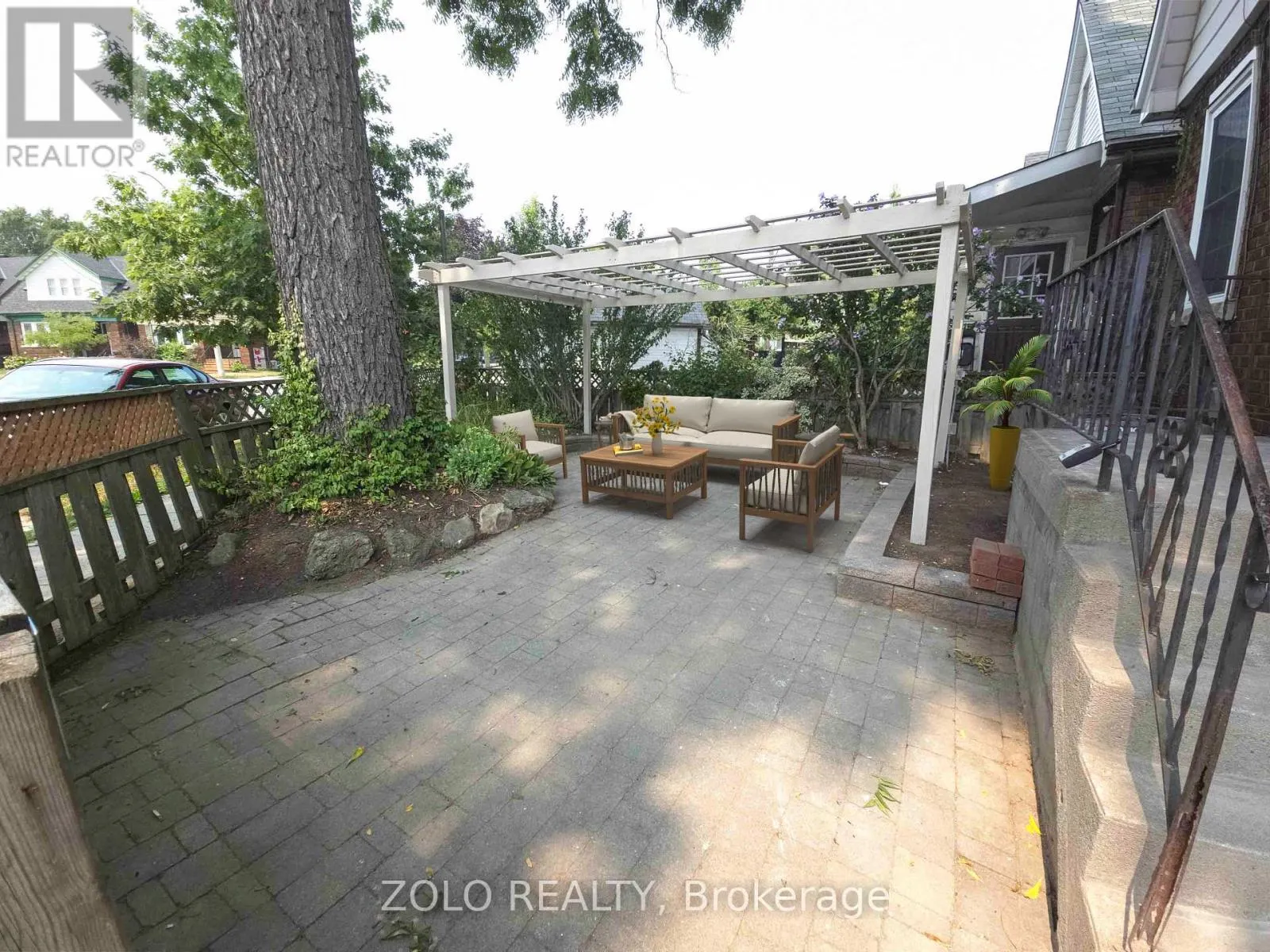 1504 KING STREET E