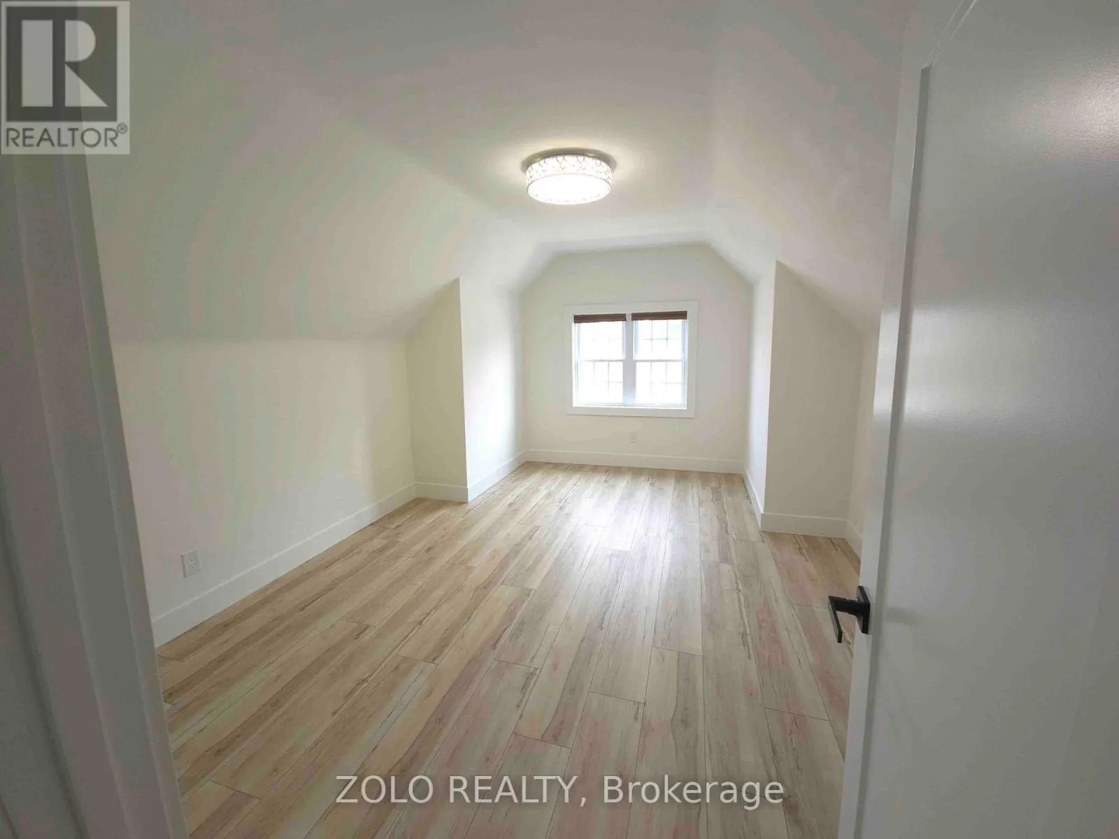 1504 KING STREET E