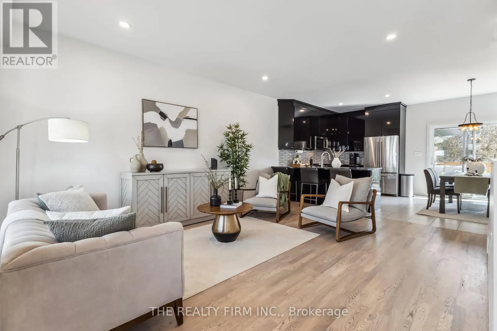 3 - 727 APRICOT DRIVE, #3