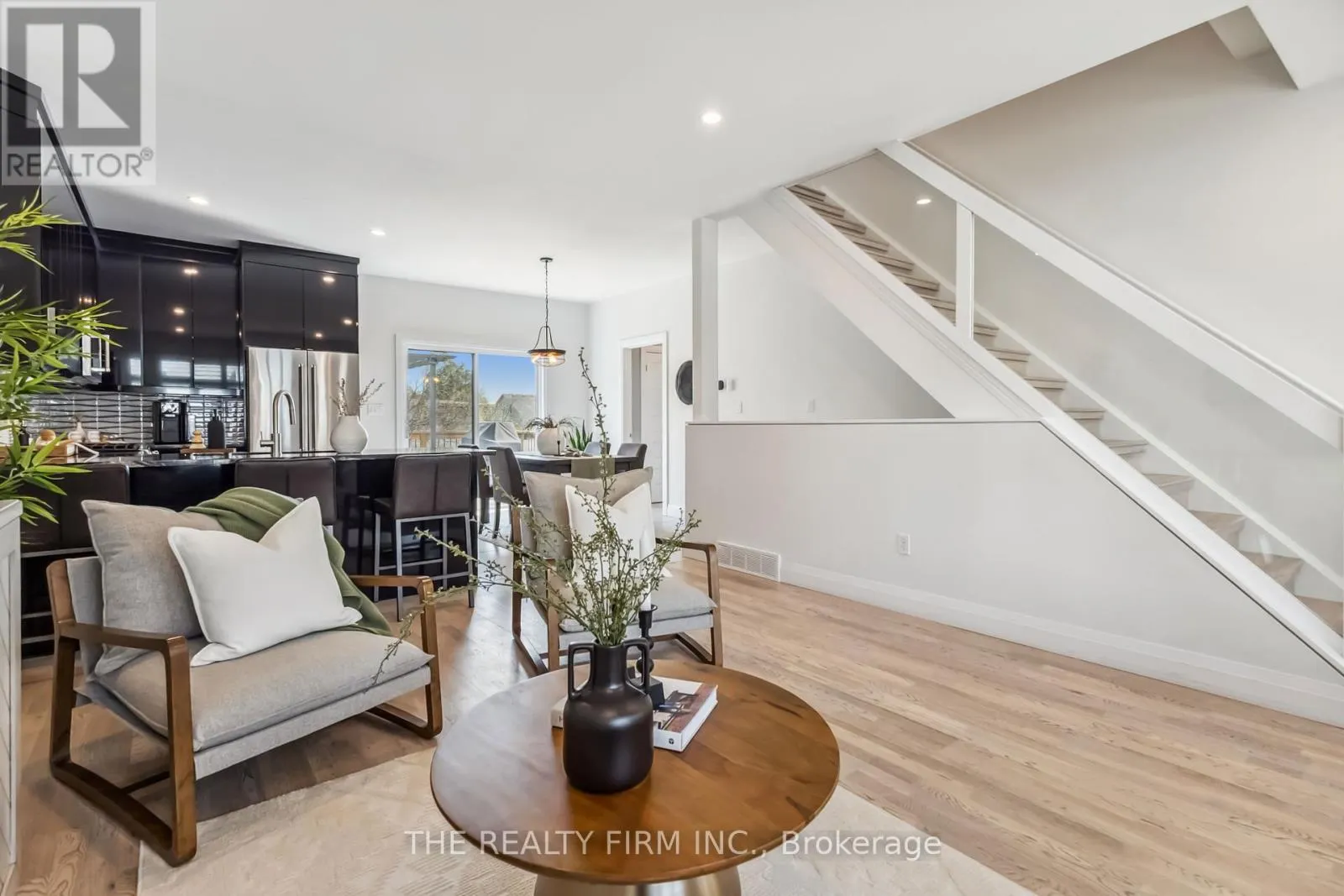 3 - 727 APRICOT DRIVE, #3