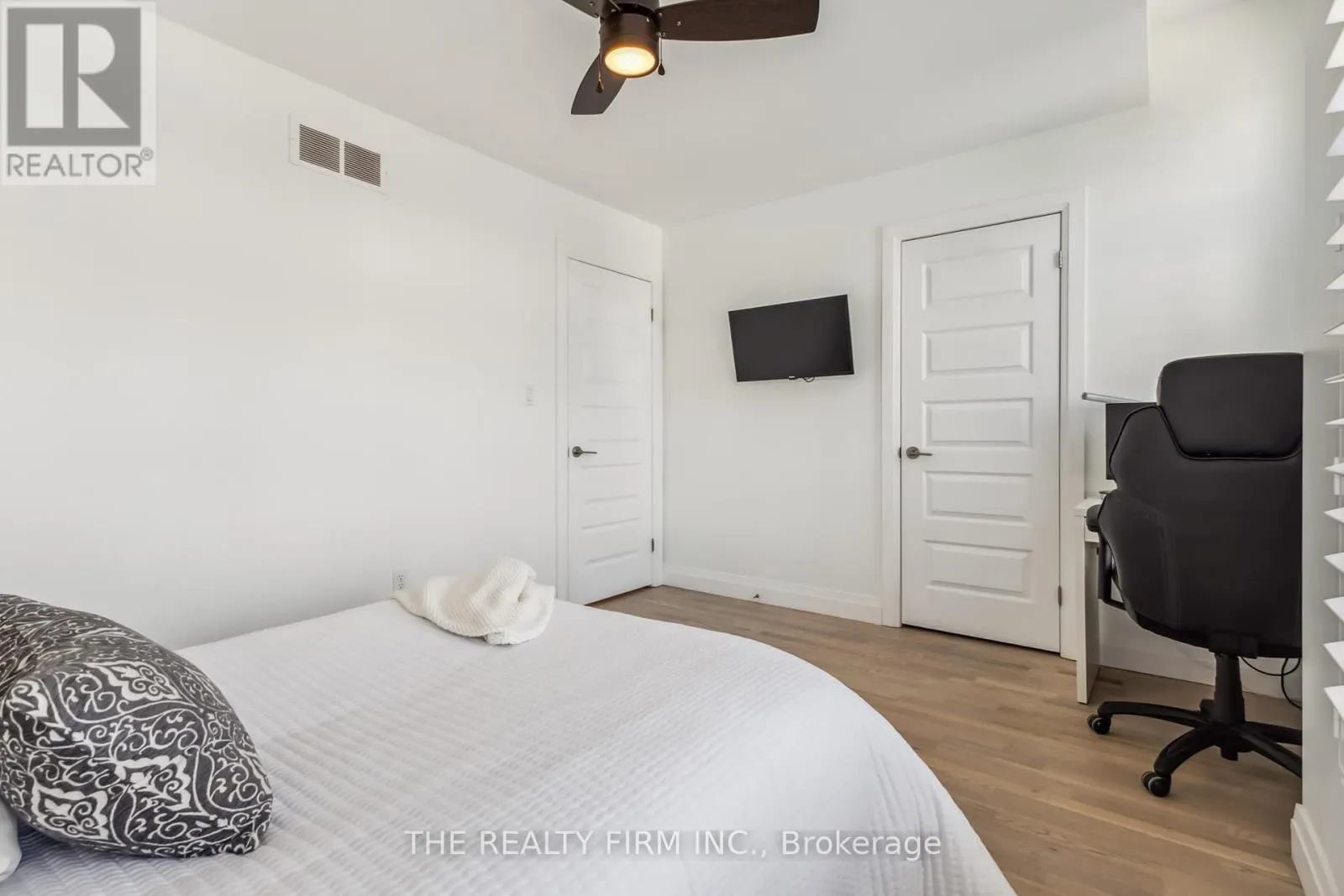 3 - 727 APRICOT DRIVE, #3