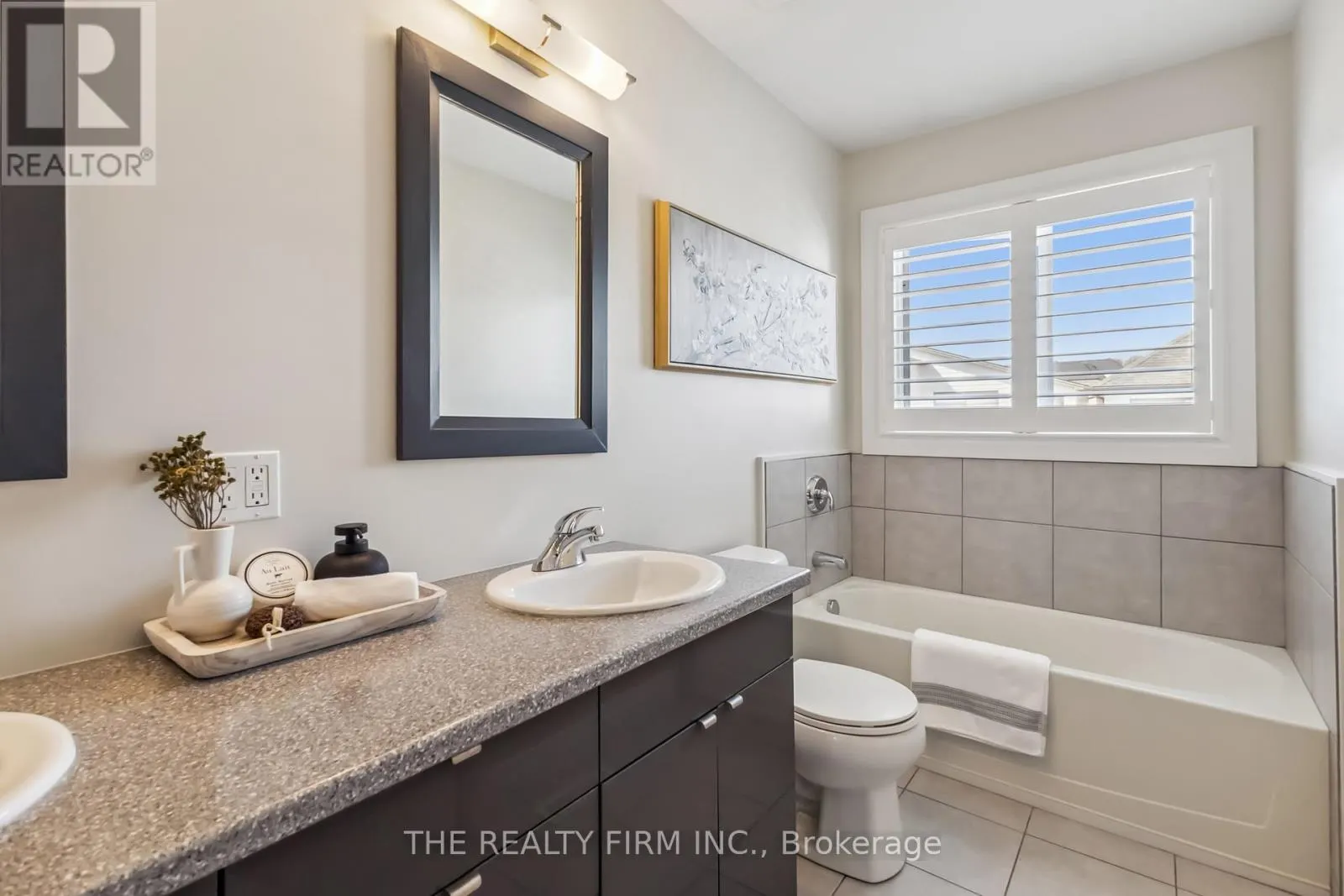 3 - 727 APRICOT DRIVE, #3