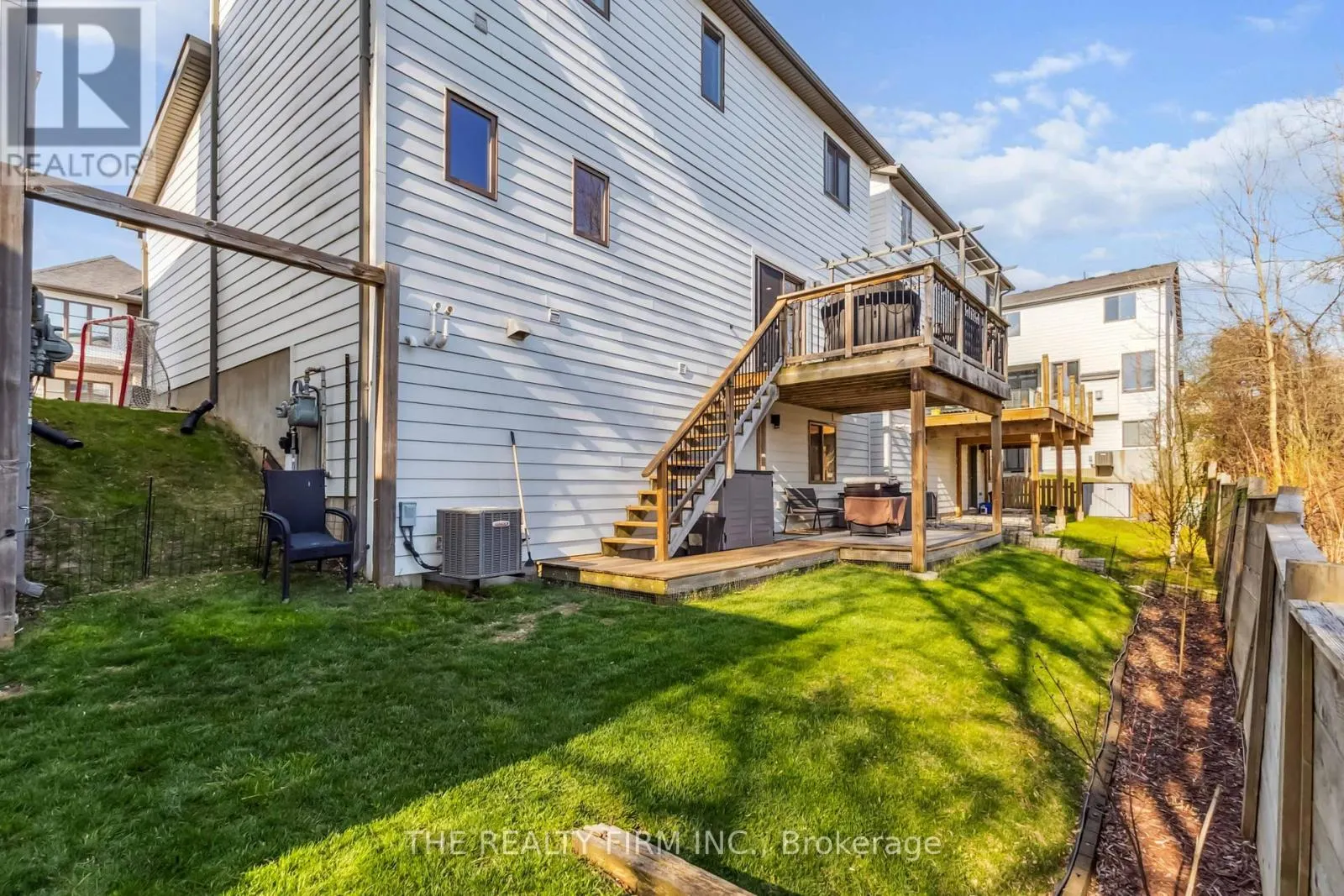 3 - 727 APRICOT DRIVE, #3