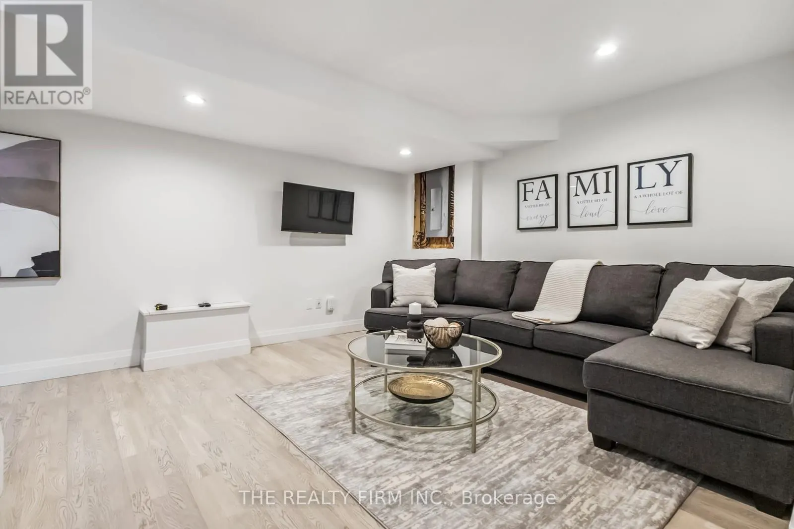 3 - 727 APRICOT DRIVE, #3