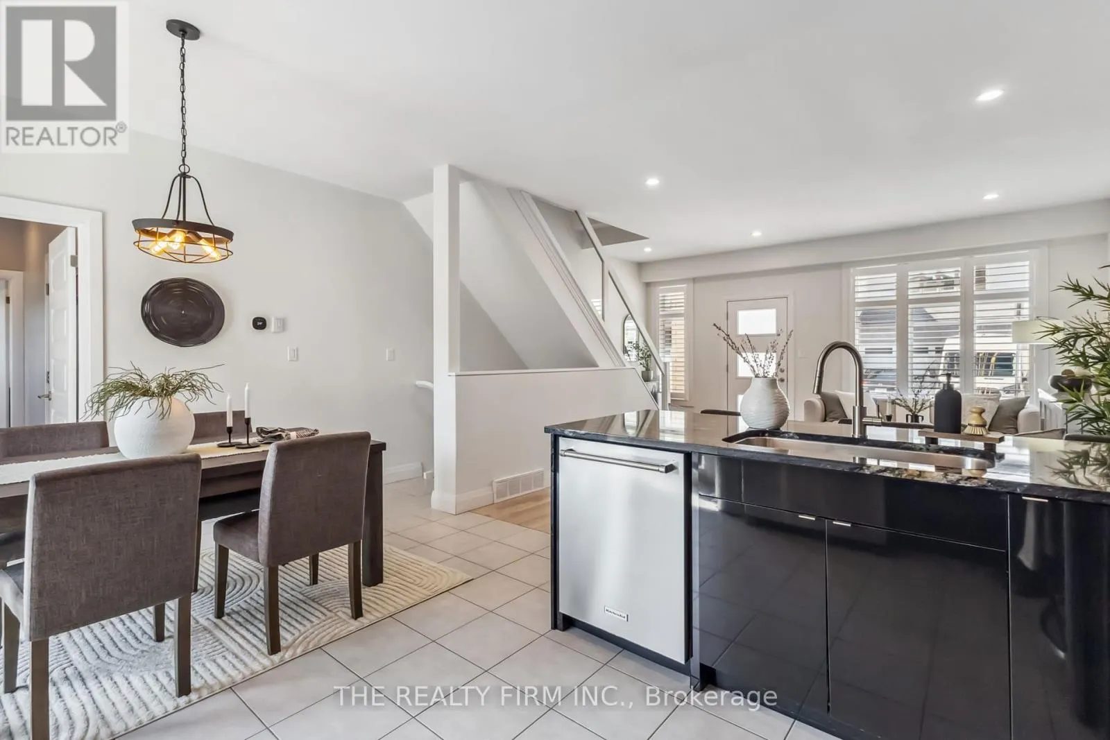 3 - 727 APRICOT DRIVE, #3