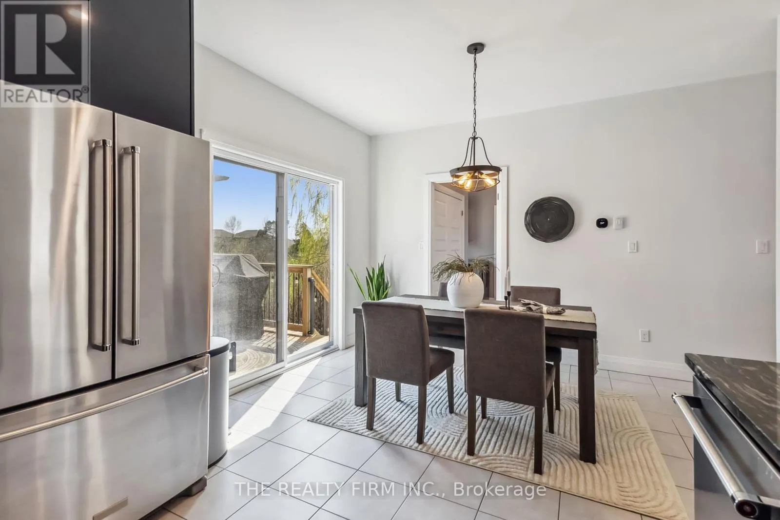 3 - 727 APRICOT DRIVE, #3