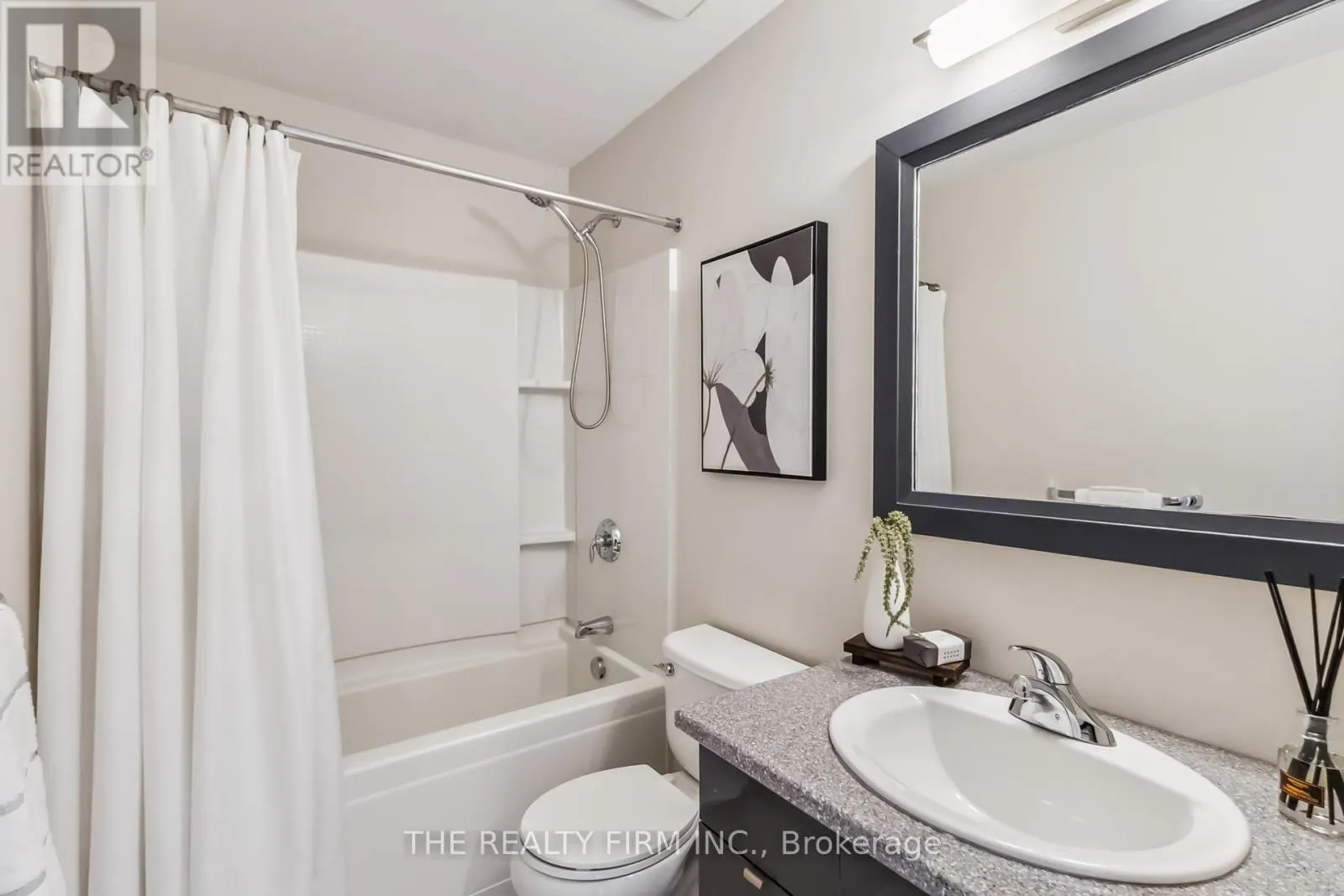 3 - 727 APRICOT DRIVE, #3