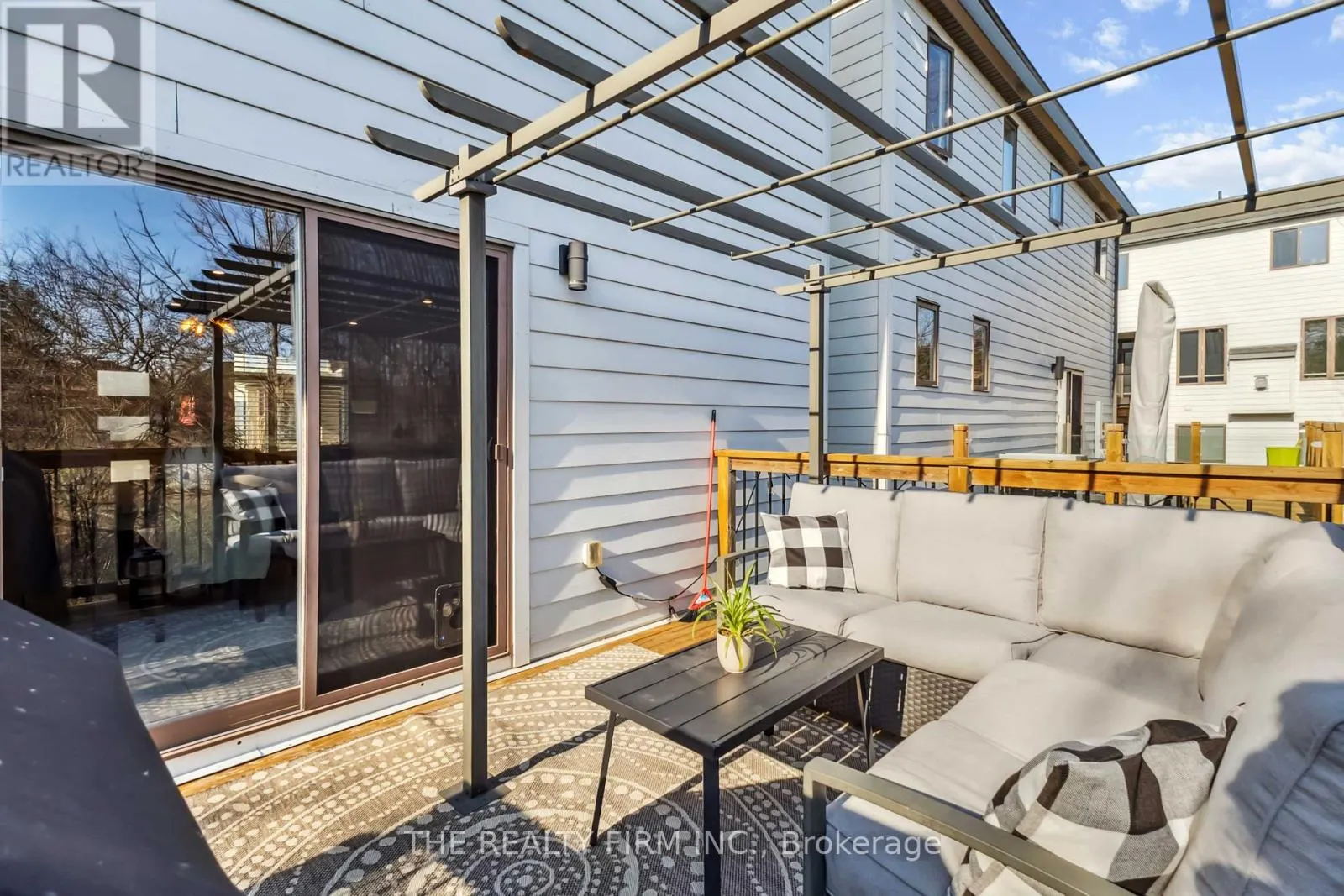 3 - 727 APRICOT DRIVE, #3