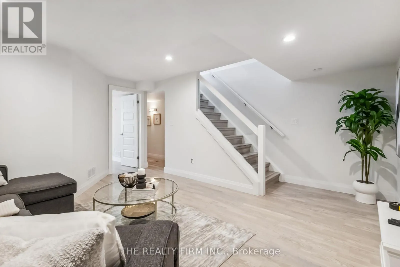 3 - 727 APRICOT DRIVE, #3