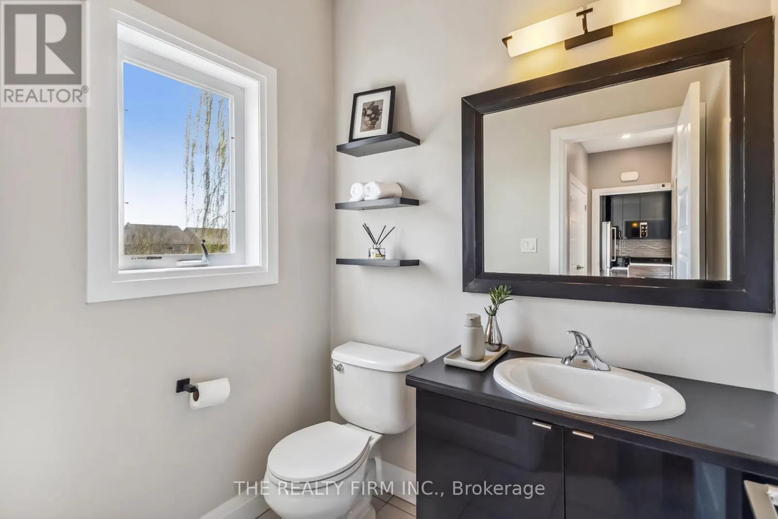 3 - 727 APRICOT DRIVE, #3
