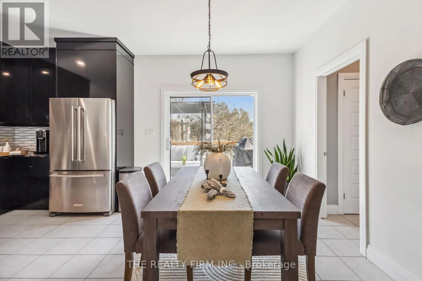 3 - 727 APRICOT DRIVE, #3