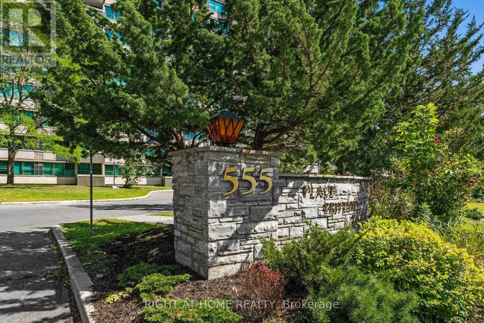 106 - 555 BRITTANY DRIVE