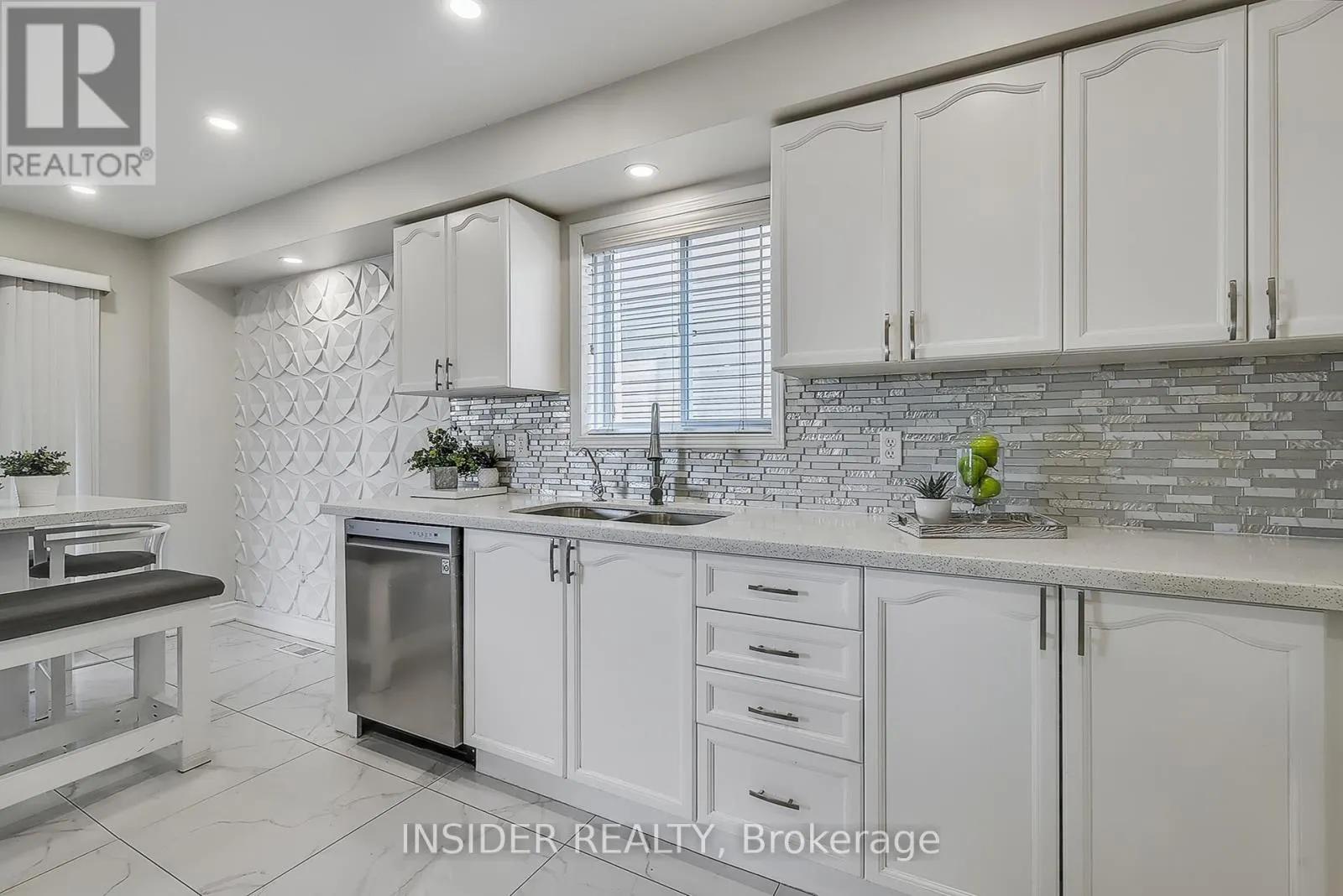 35 LANGLAW DRIVE