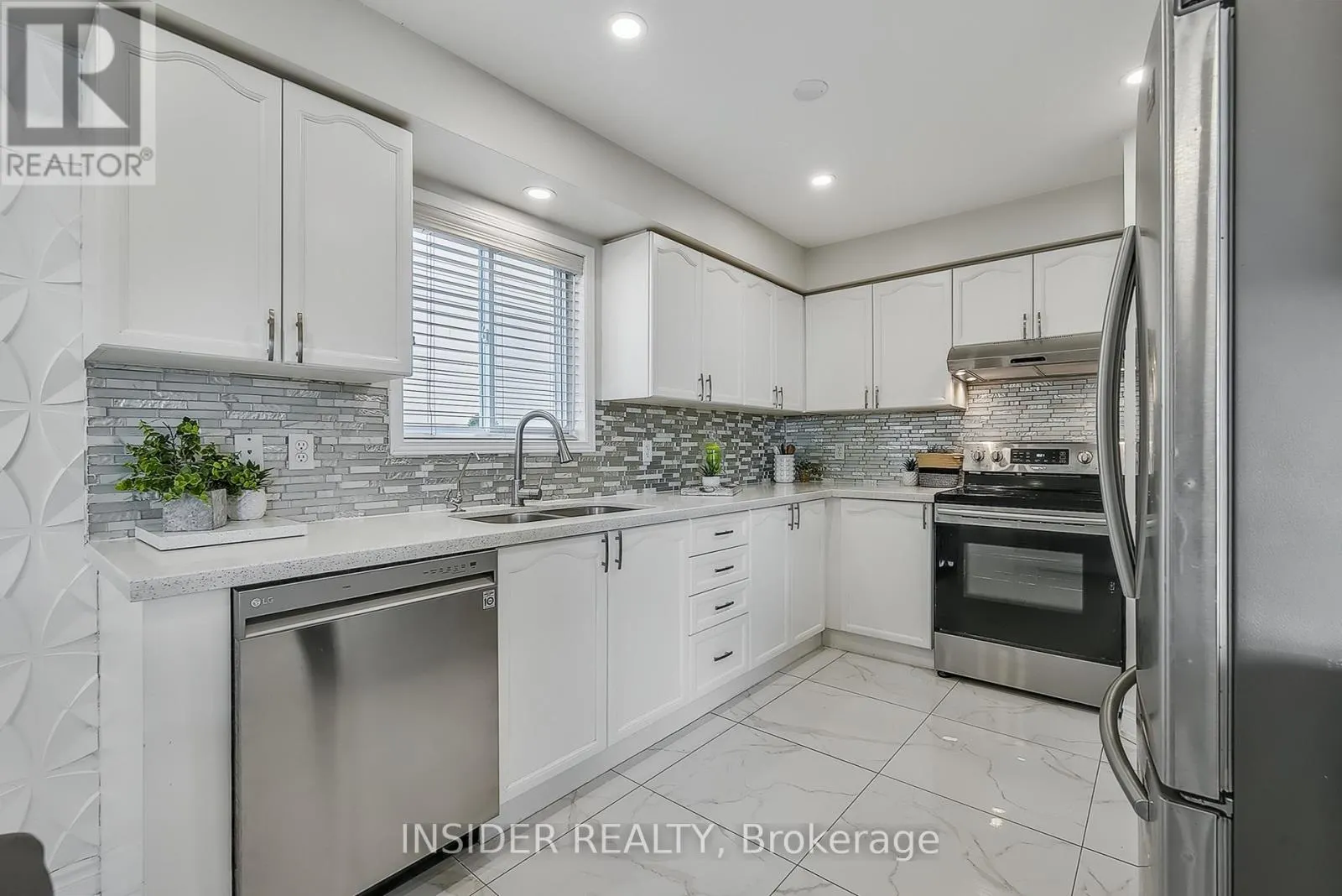 35 LANGLAW DRIVE