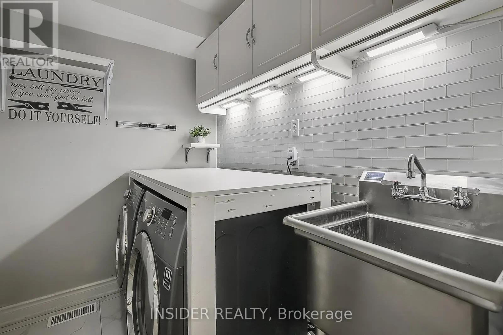 35 LANGLAW DRIVE