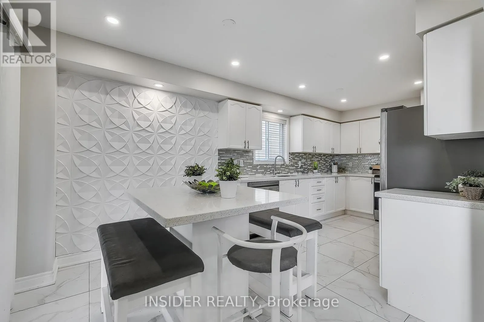 35 LANGLAW DRIVE